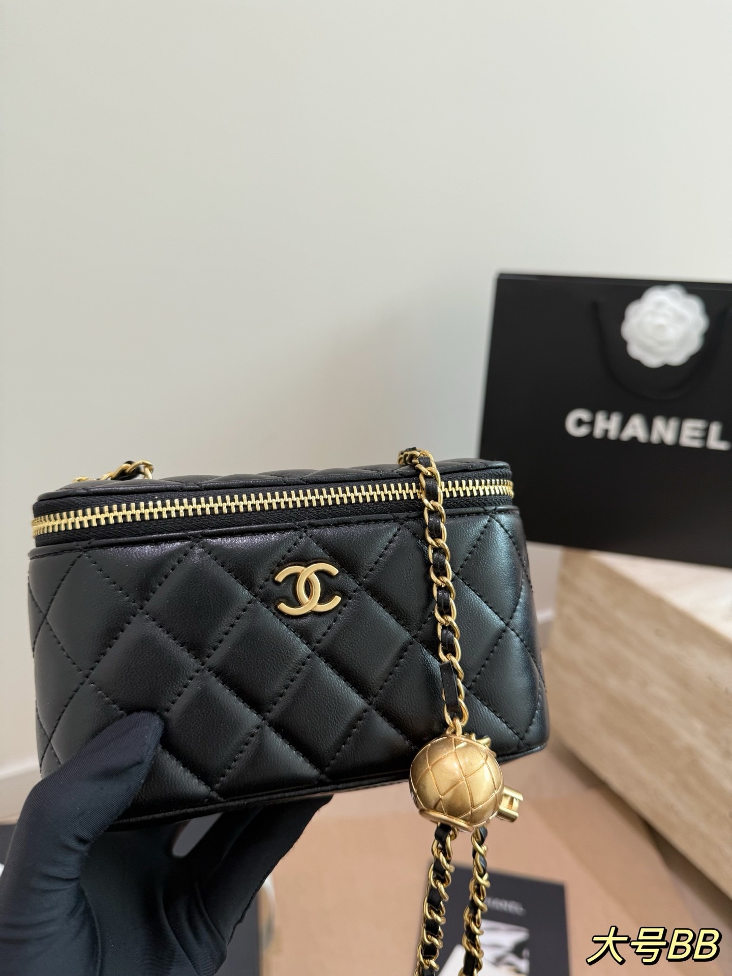 (Chanel) Black Diamond Quilted Gold Ball Box Bag