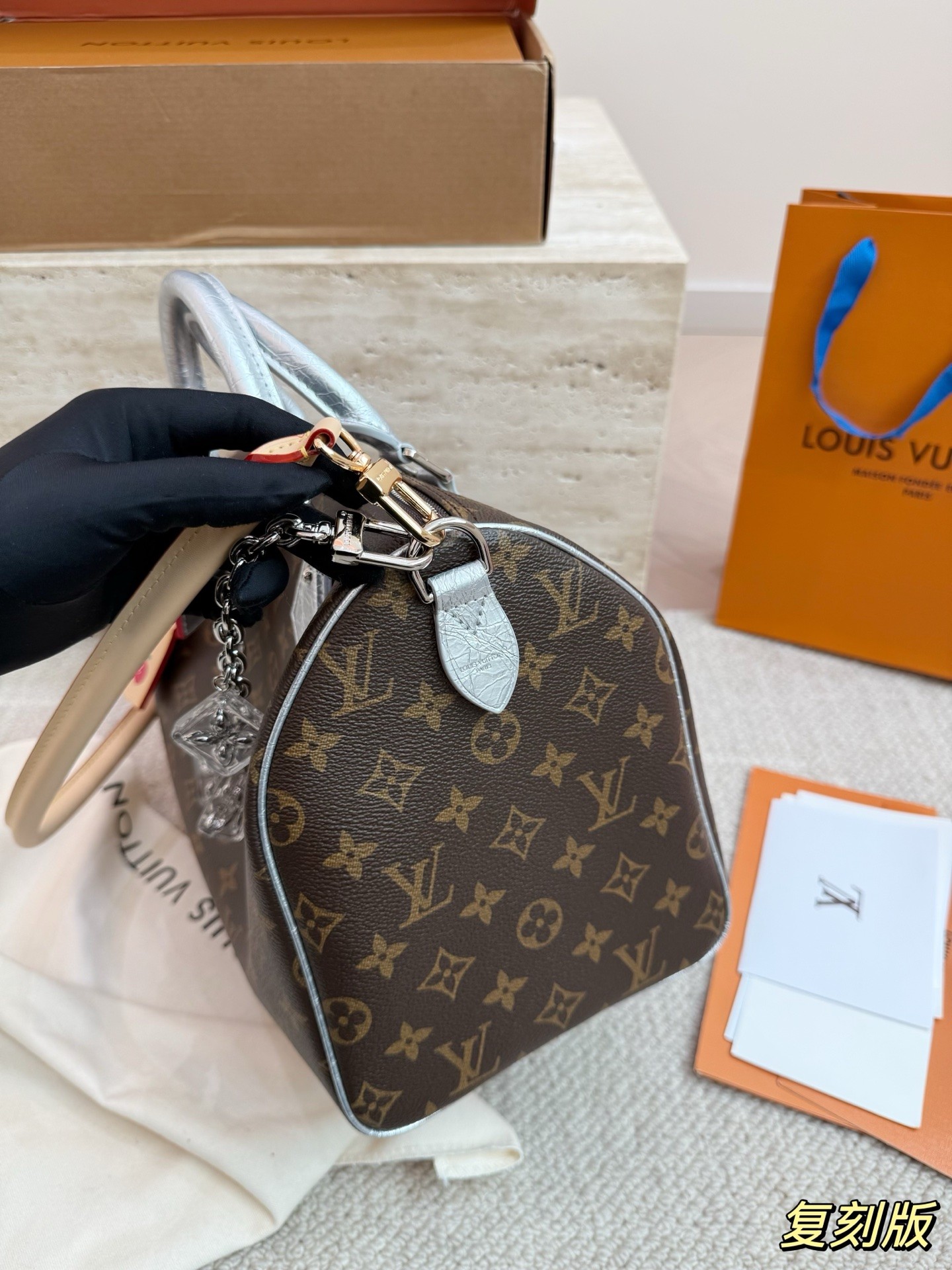 （Louis Vuitton）Speedy Bandoulière 30