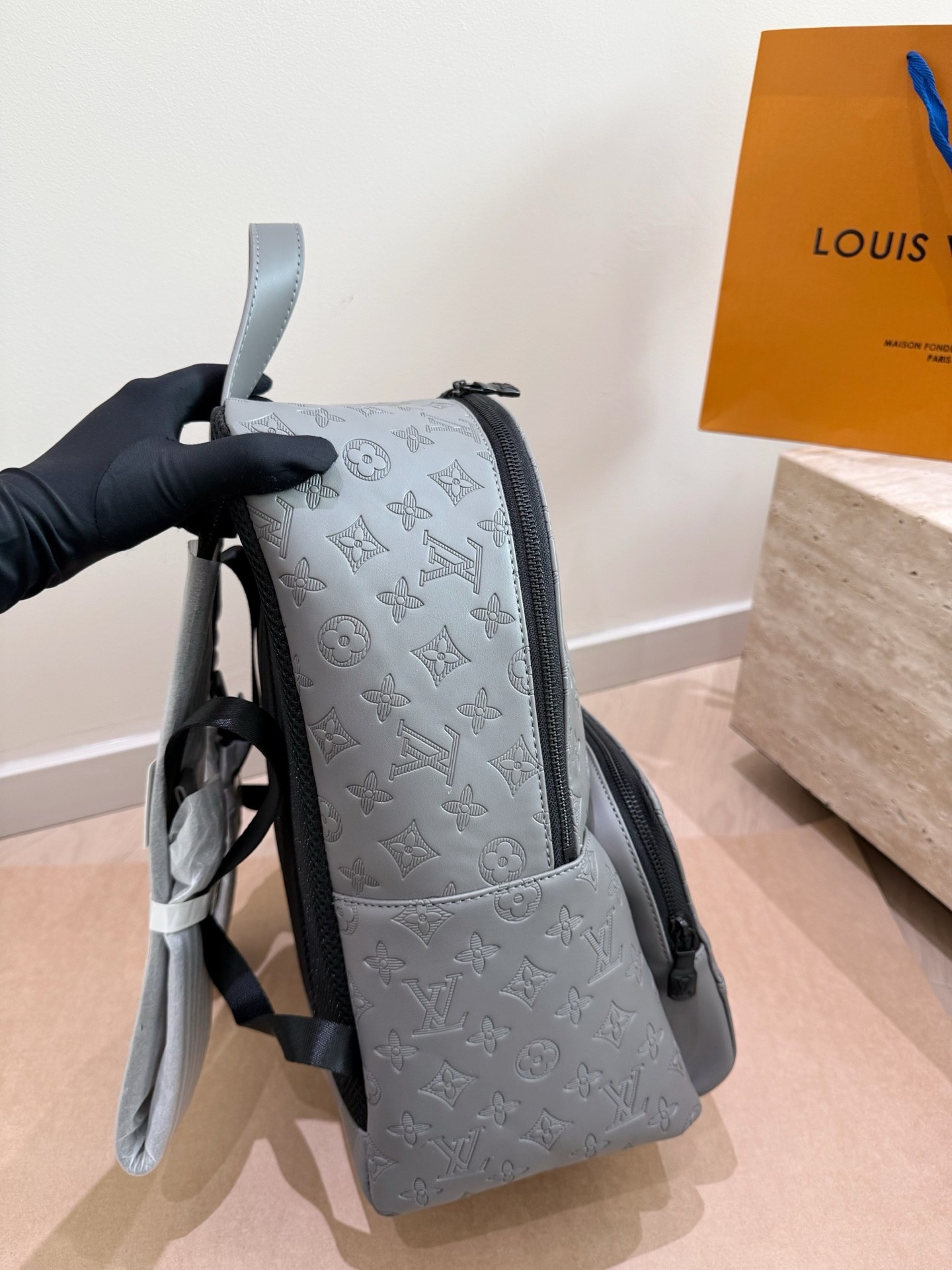 （Louis Vuitton）Monogram Shadow Discovery
