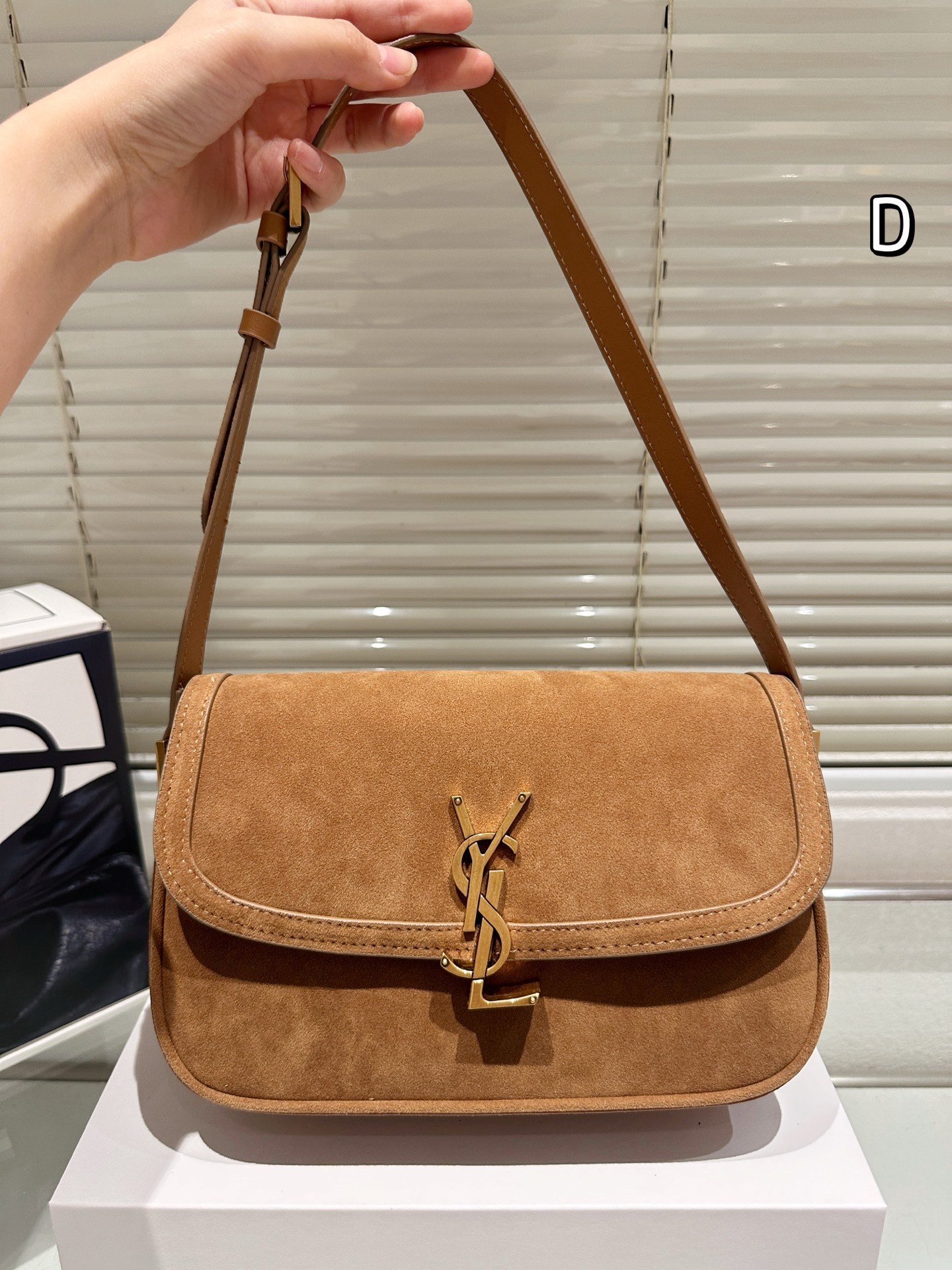 Sac à bandoulière moyen en daim Saint Laurent Solferino