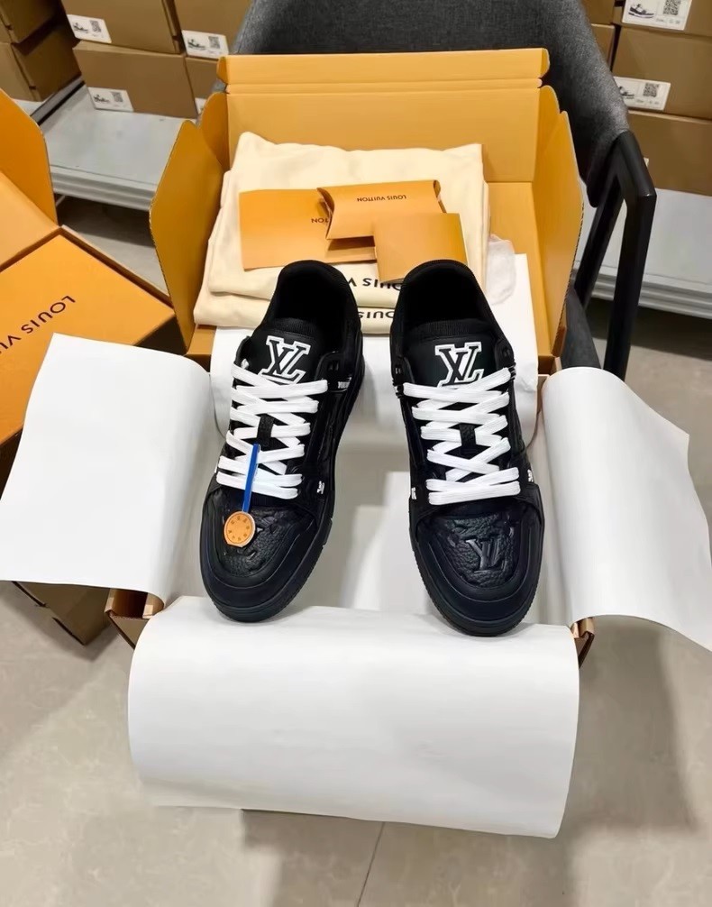 (Louis Vuitton) LV Trainer sneakers.