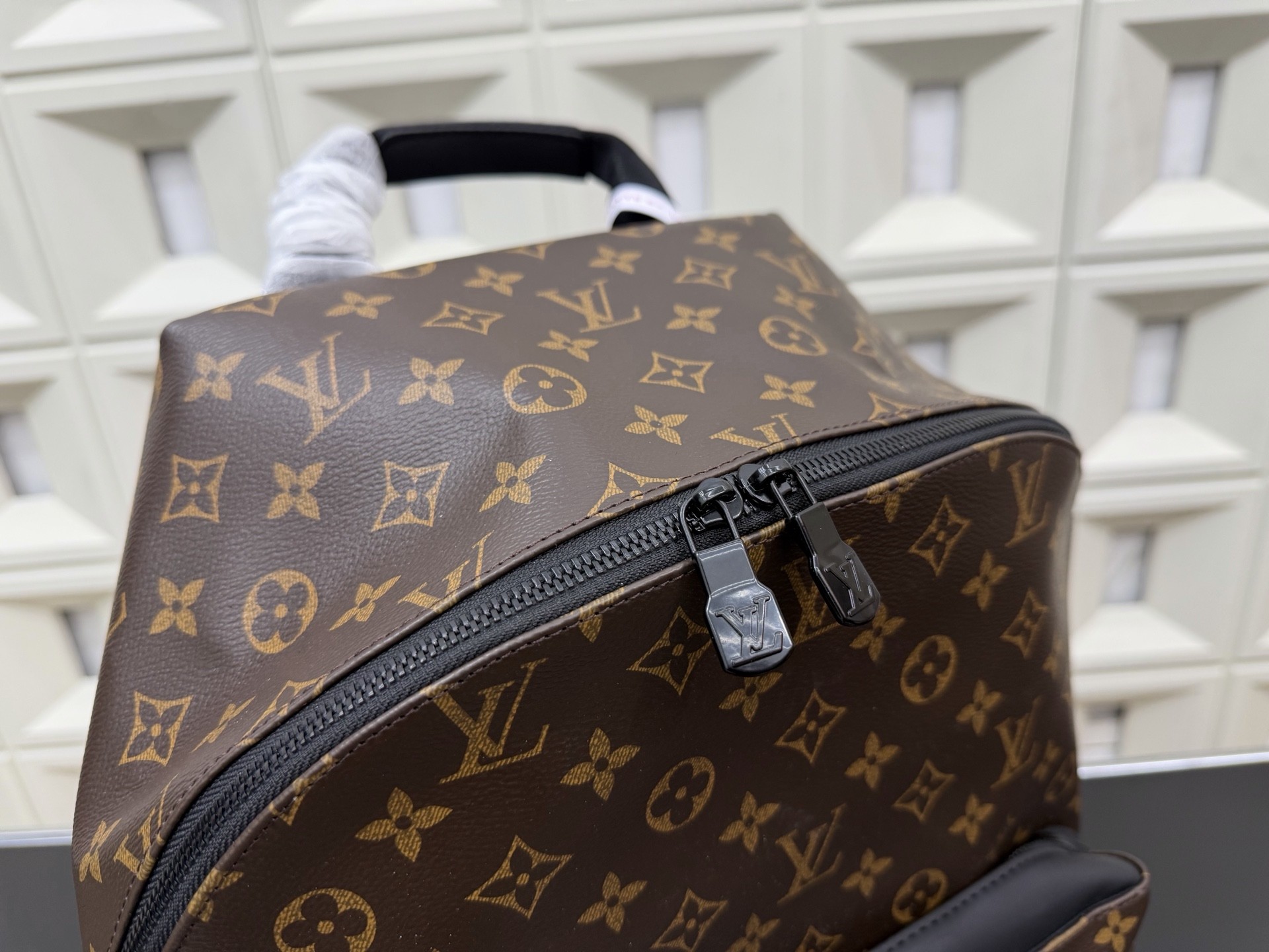 (Louis Vuitton) Discovery