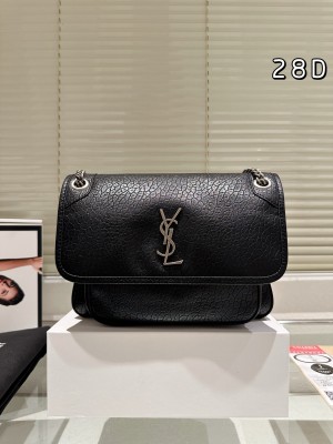 (Saint Laurent) Sac à bandoulière Niki Medium ou de taille similaire