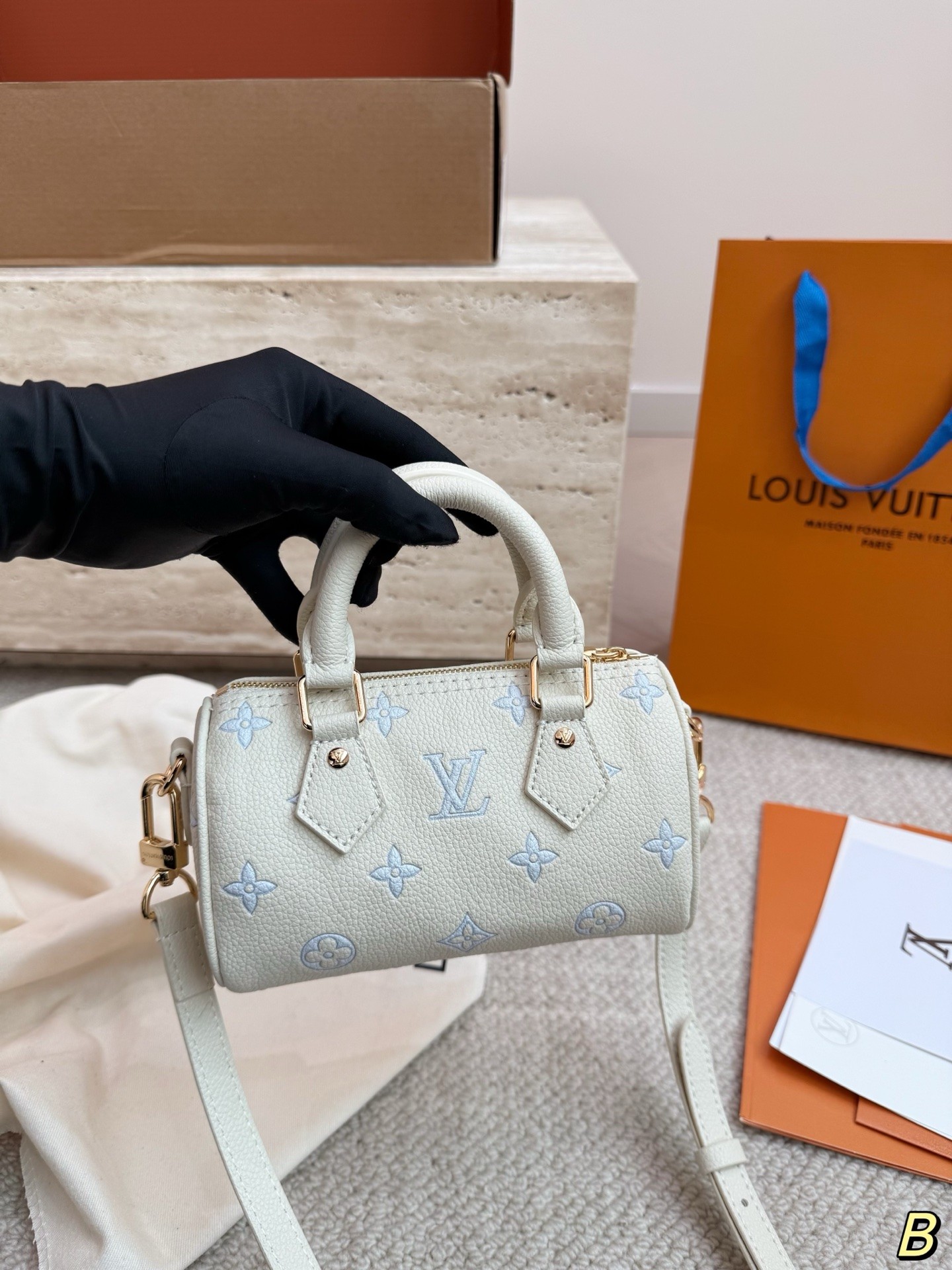 （Louis Vuitton） Speedy Bandoulière 20
