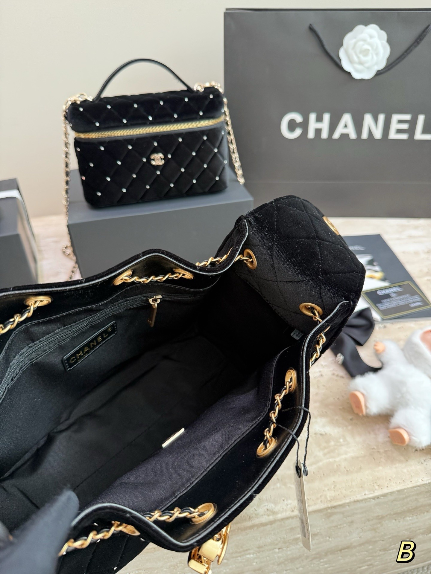 Sac seau en velours à cordon Chanel