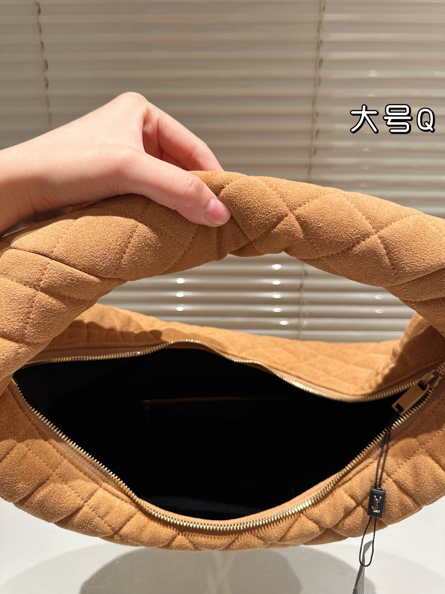 Sac à main HOBBO en daim matelassé Saint Laurent Icare