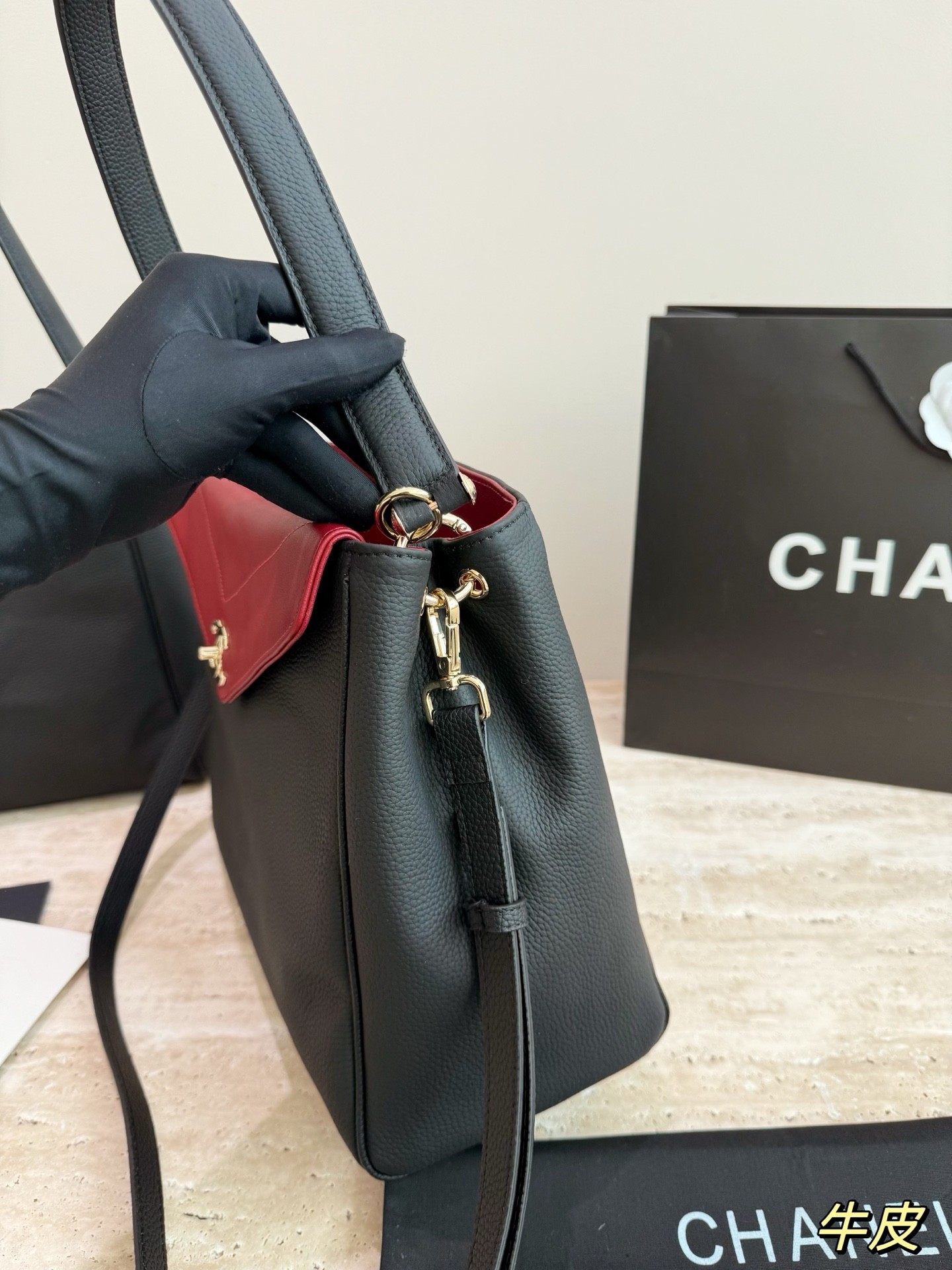 (Chanel) handbag