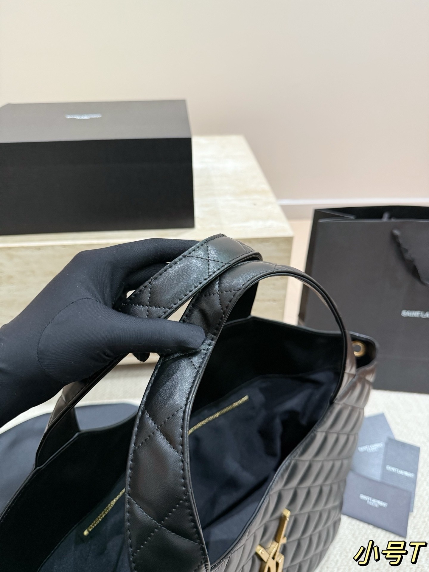 Sac cabas matelassé en cuir d'agneau ICARE de Saint Laurent