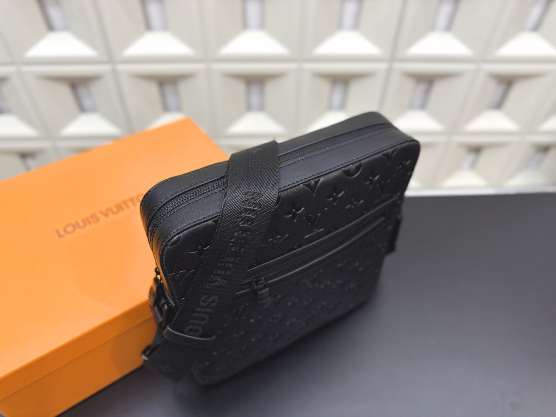 （Louis Vuitton）Trio Messenger bag