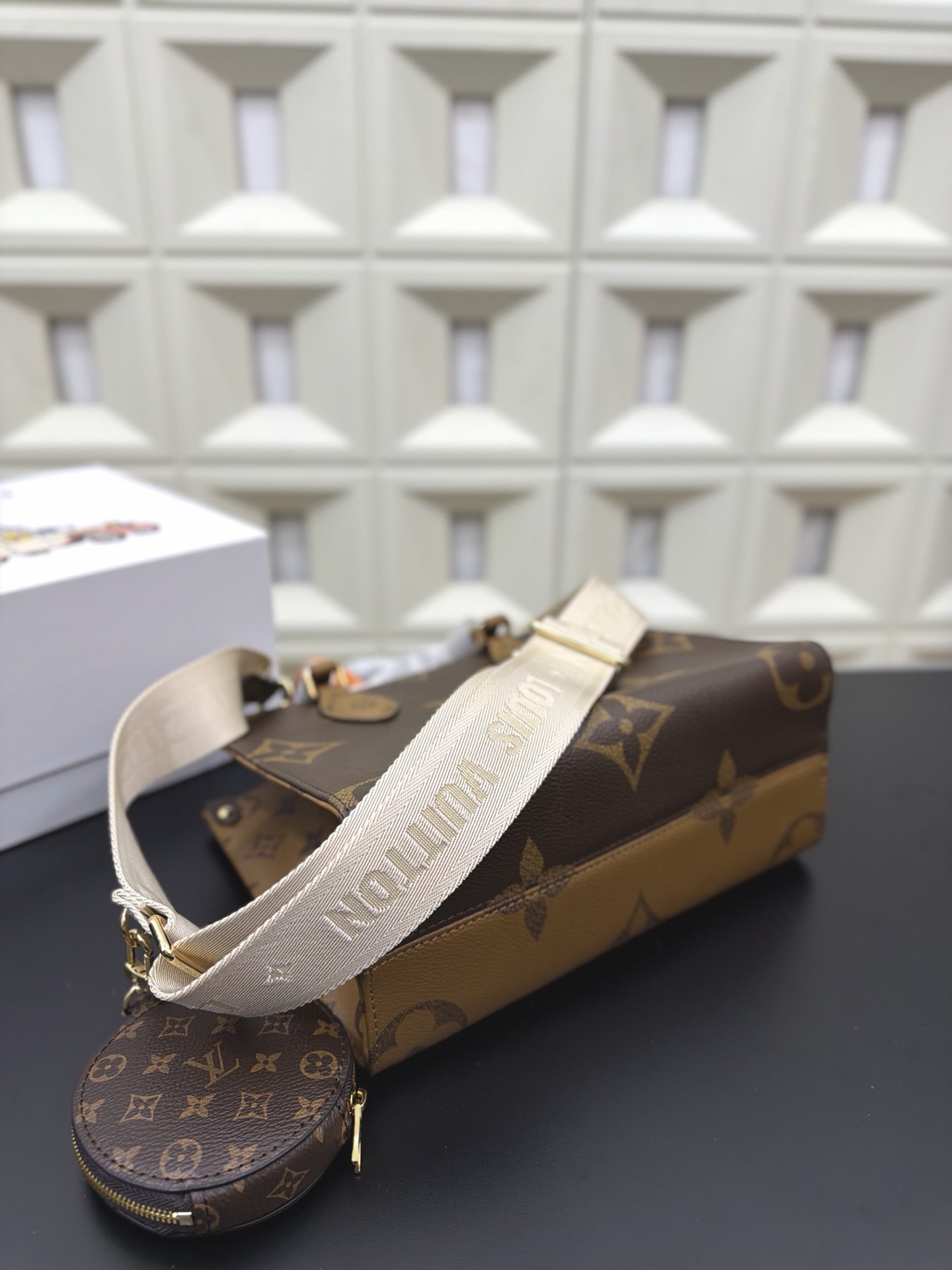 （Louis Vuitton）OnTheGo PM