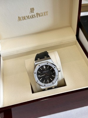 Audemars Piguet Royal Oak series automatic winding wristwatch.