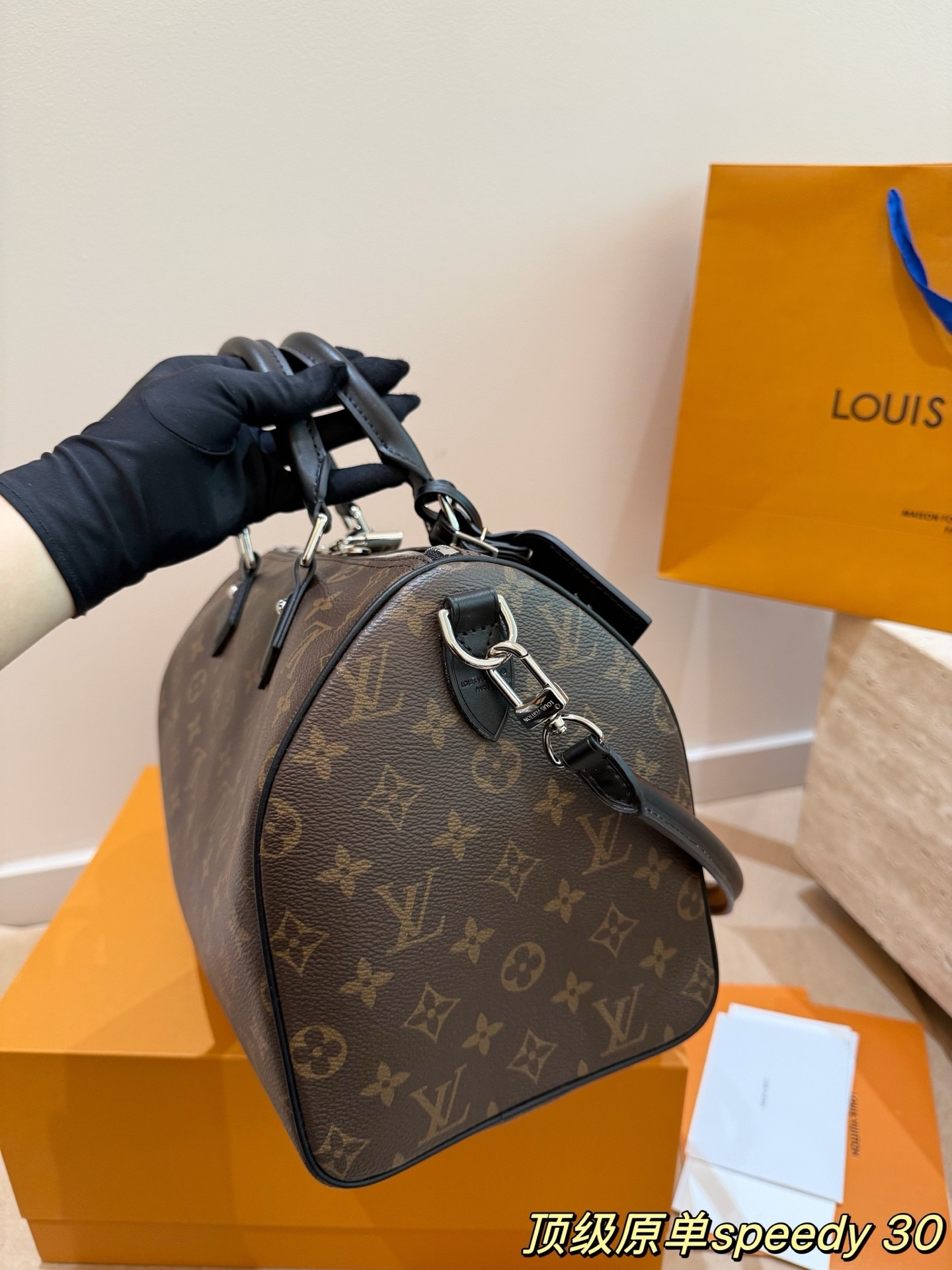 （Louis Vuitton） Speedy Soft 30 Dark。