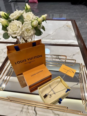 （Louis Vuitton）Monogram Eclipse