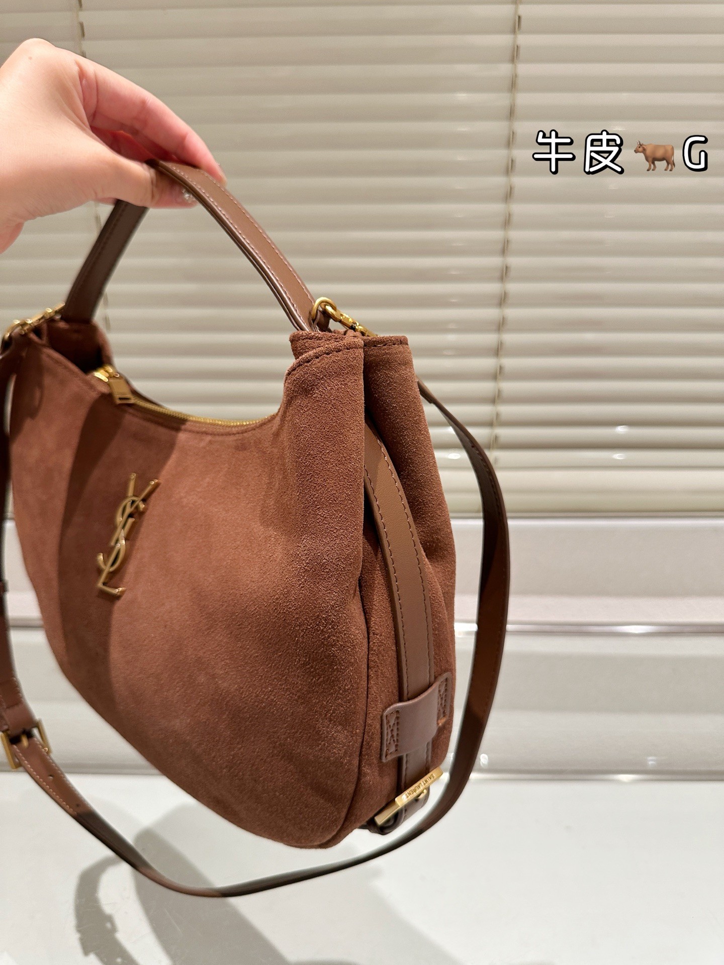 Sac à bandoulière en daim (Saint Laurent)