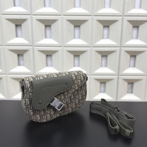 (Dior) Saddle Messenger Bag