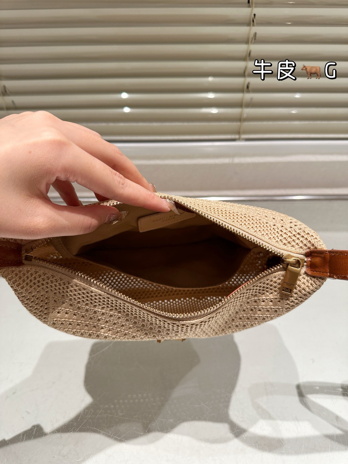 Sac à bandoulière Saint Laurent Oxalis en raphia.