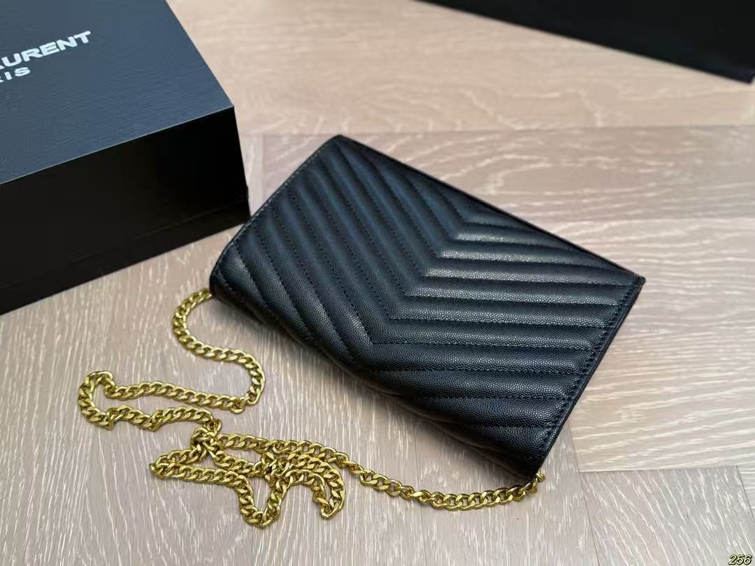 Cassandre Enveloppe d'Yves Saint Laurent