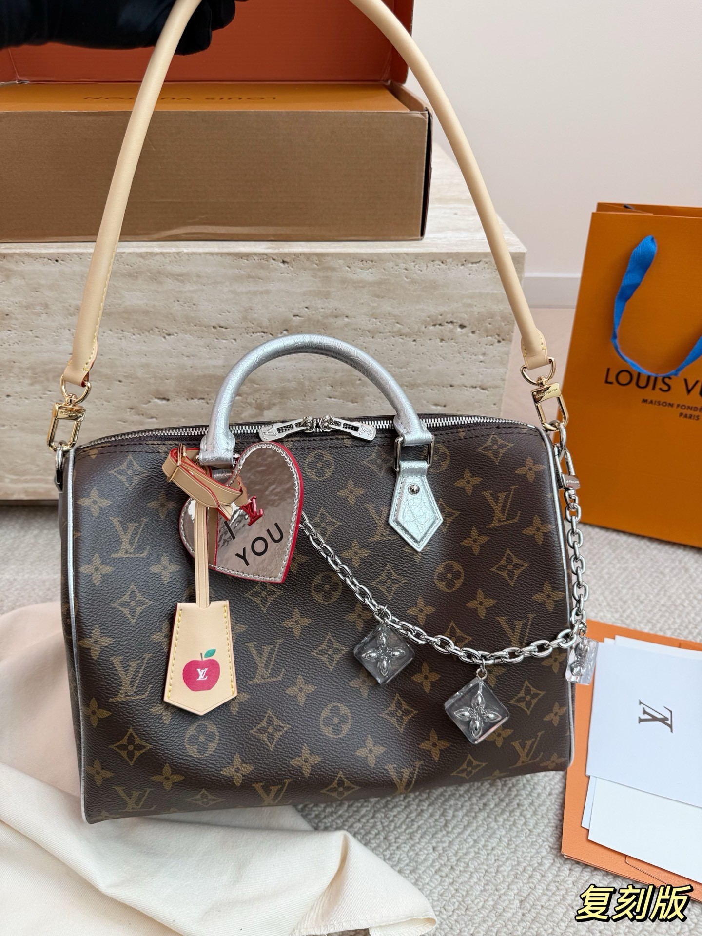 （Louis Vuitton）Speedy Bandoulière 30