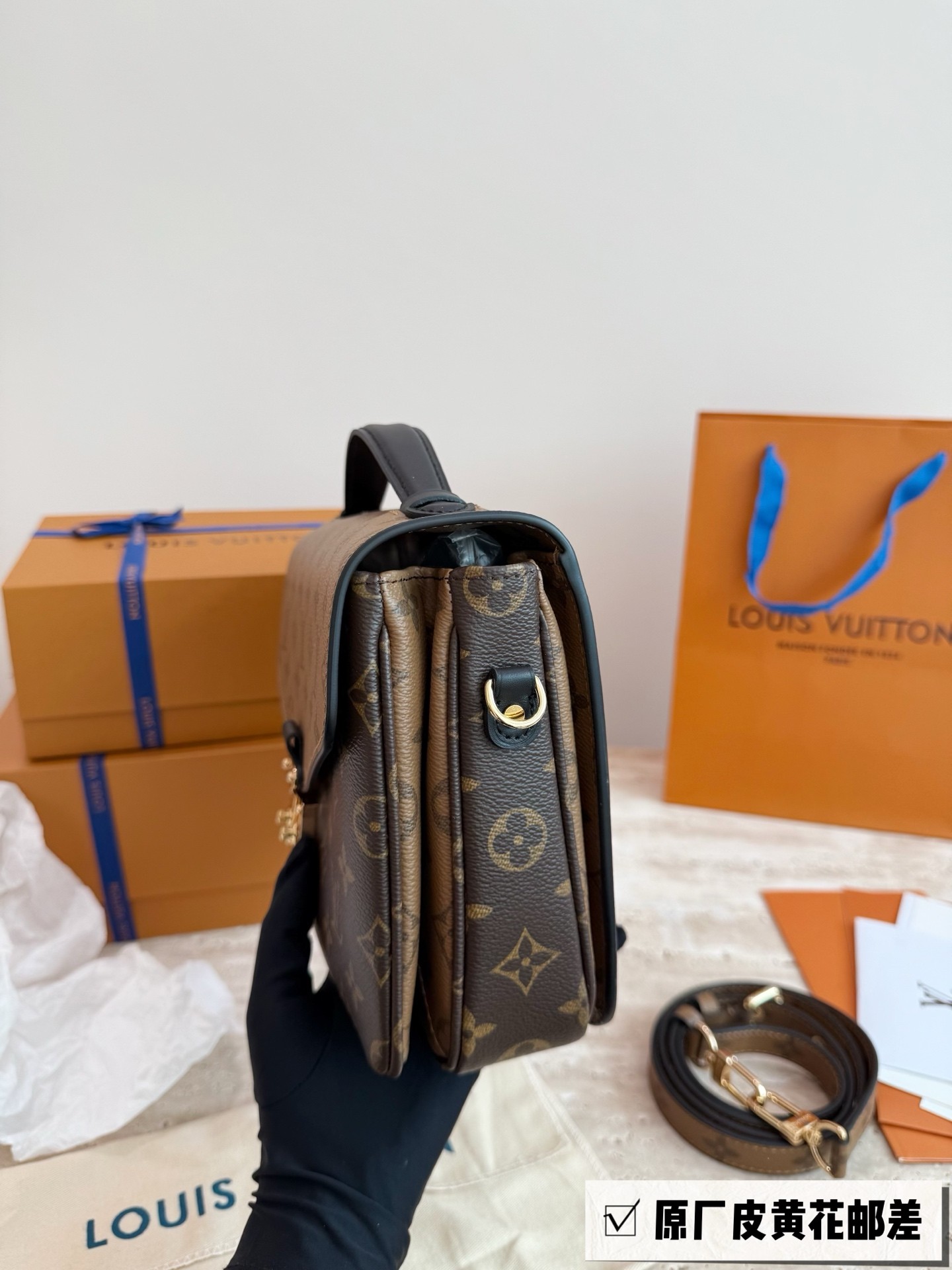 Louis Vuitton Pochette Métis Monogram Reverse