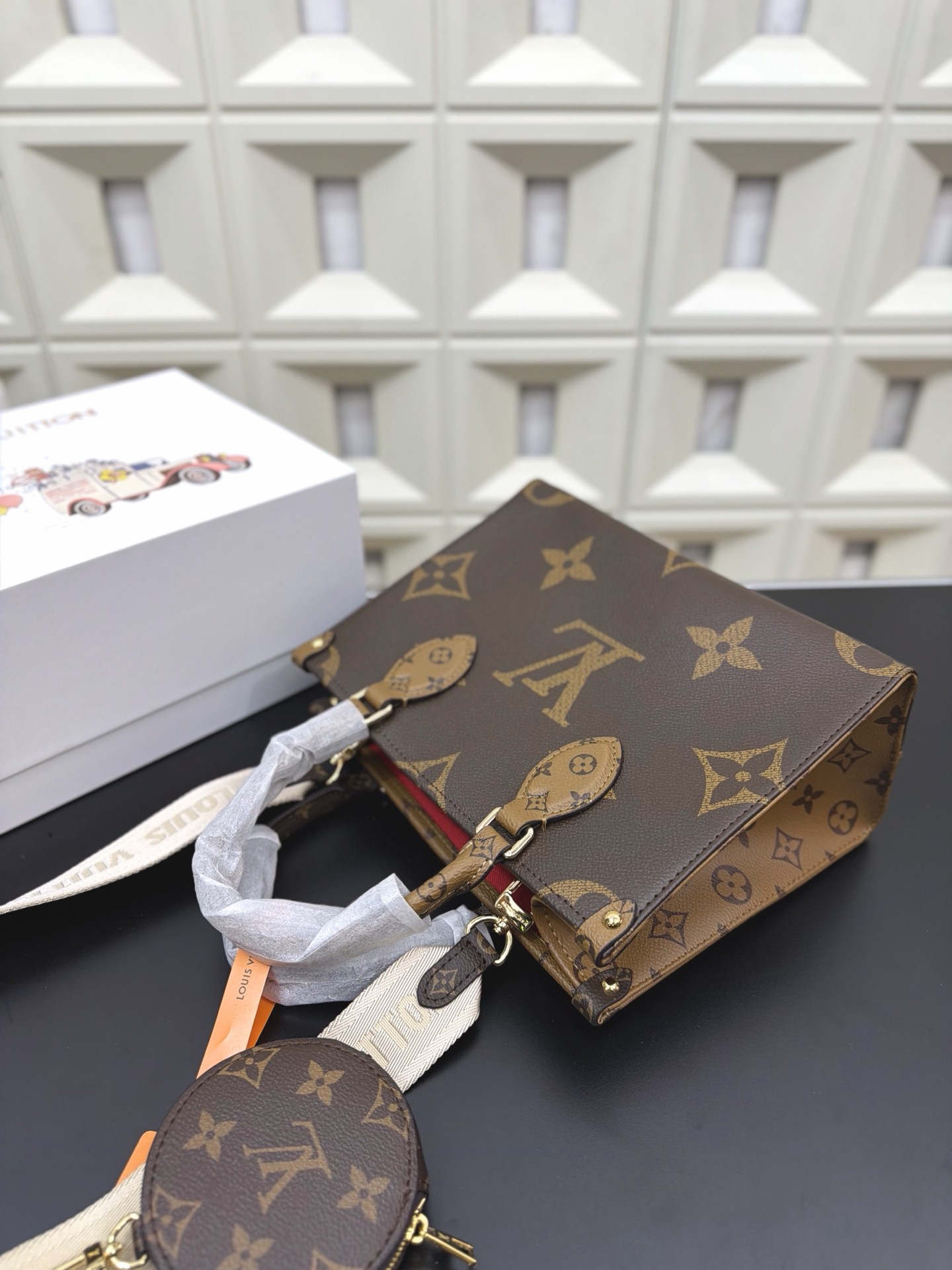 （Louis Vuitton）OnTheGo PM