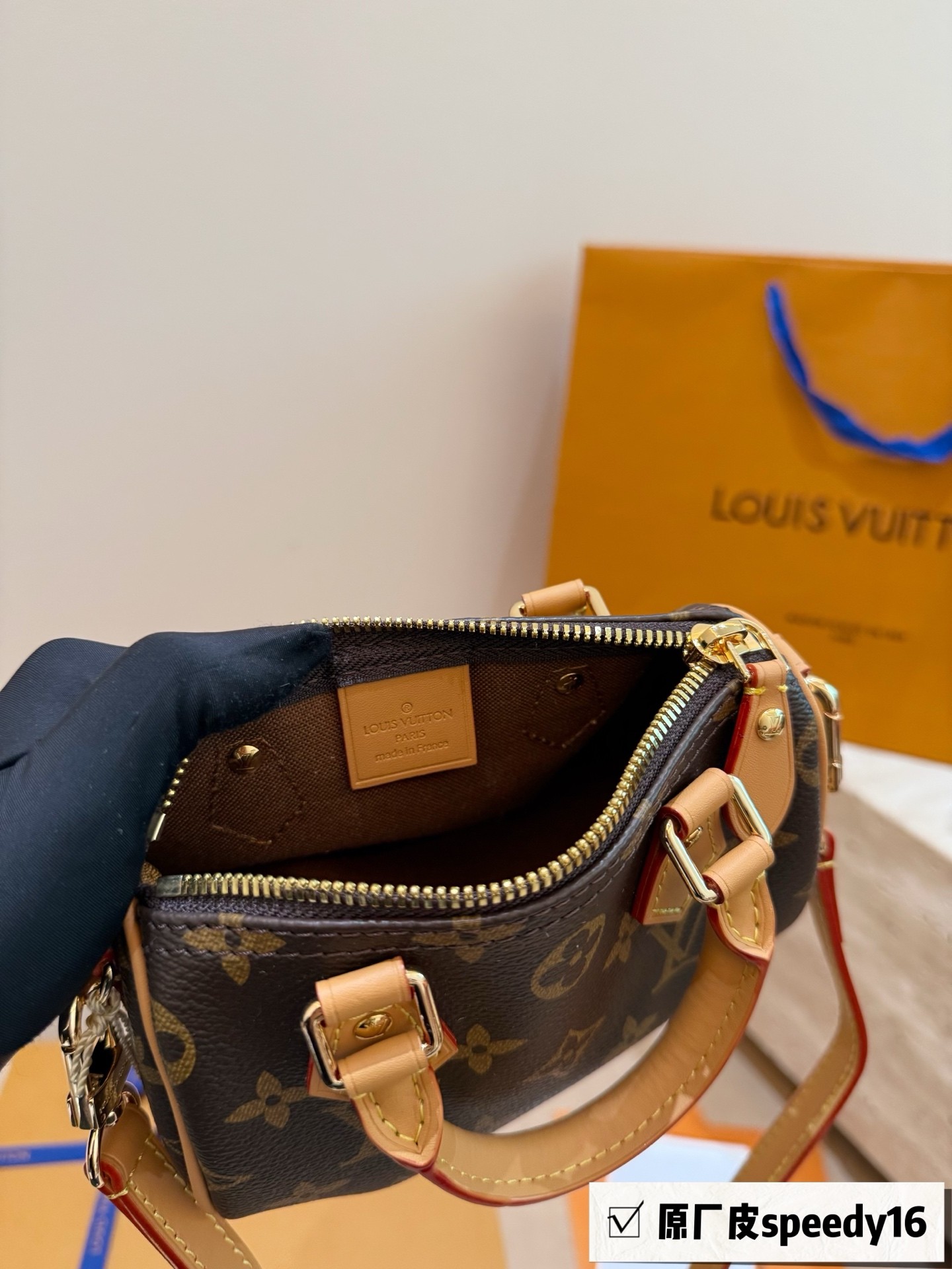 (Louis Vuitton) Nano Speedy handbag.