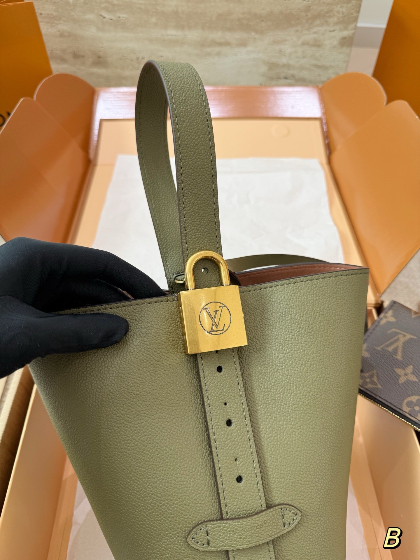 Louis Vuitton   Low Key All In BB