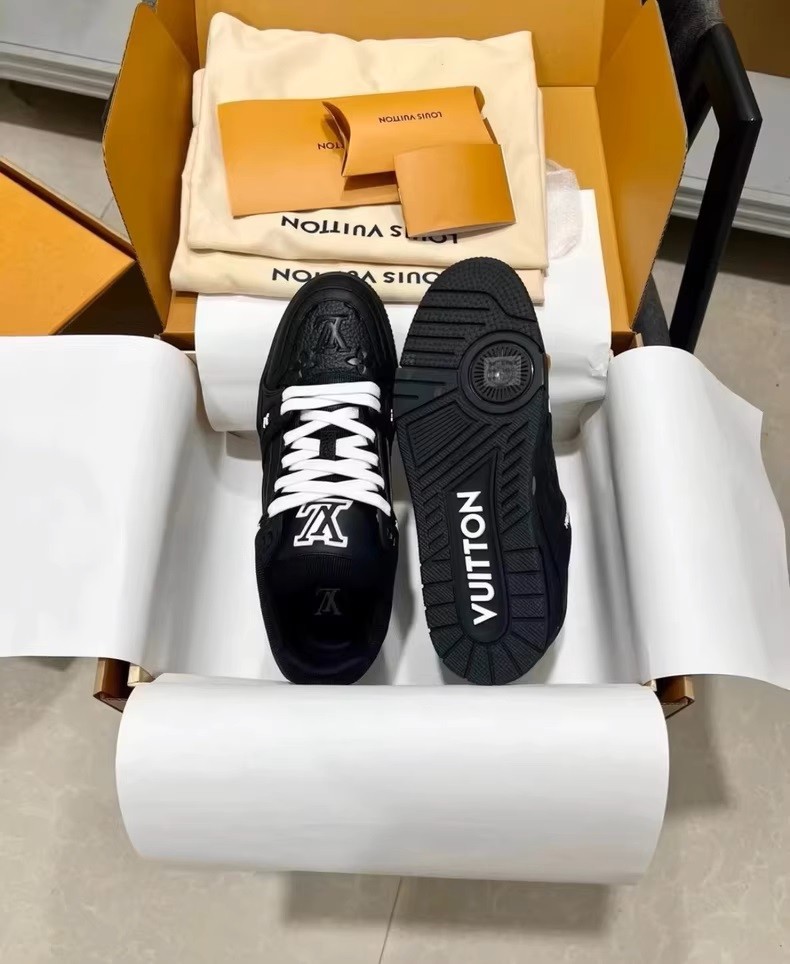 (Louis Vuitton) LV Trainer sneakers.