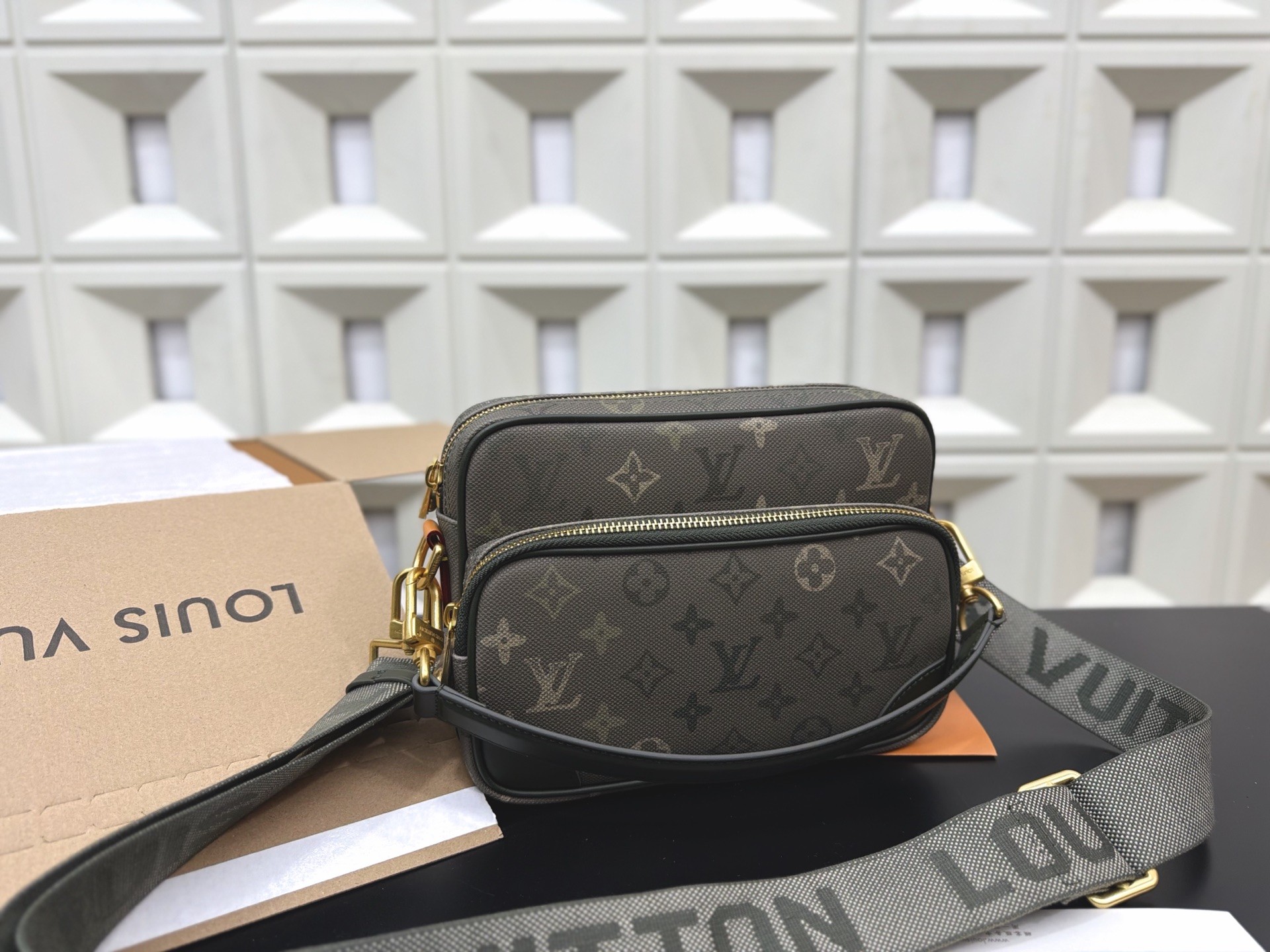 Sacoche Nil (Louis Vuitton)