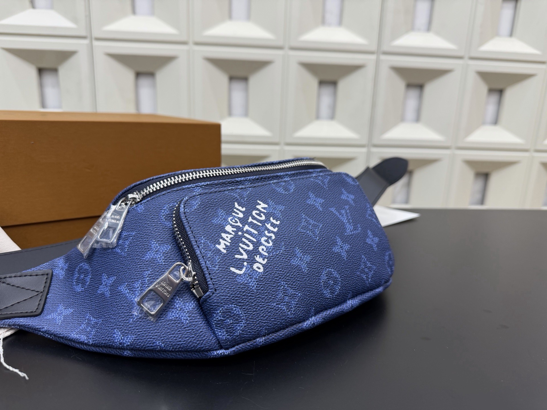 Louis Vuitton）Rush Bumbag