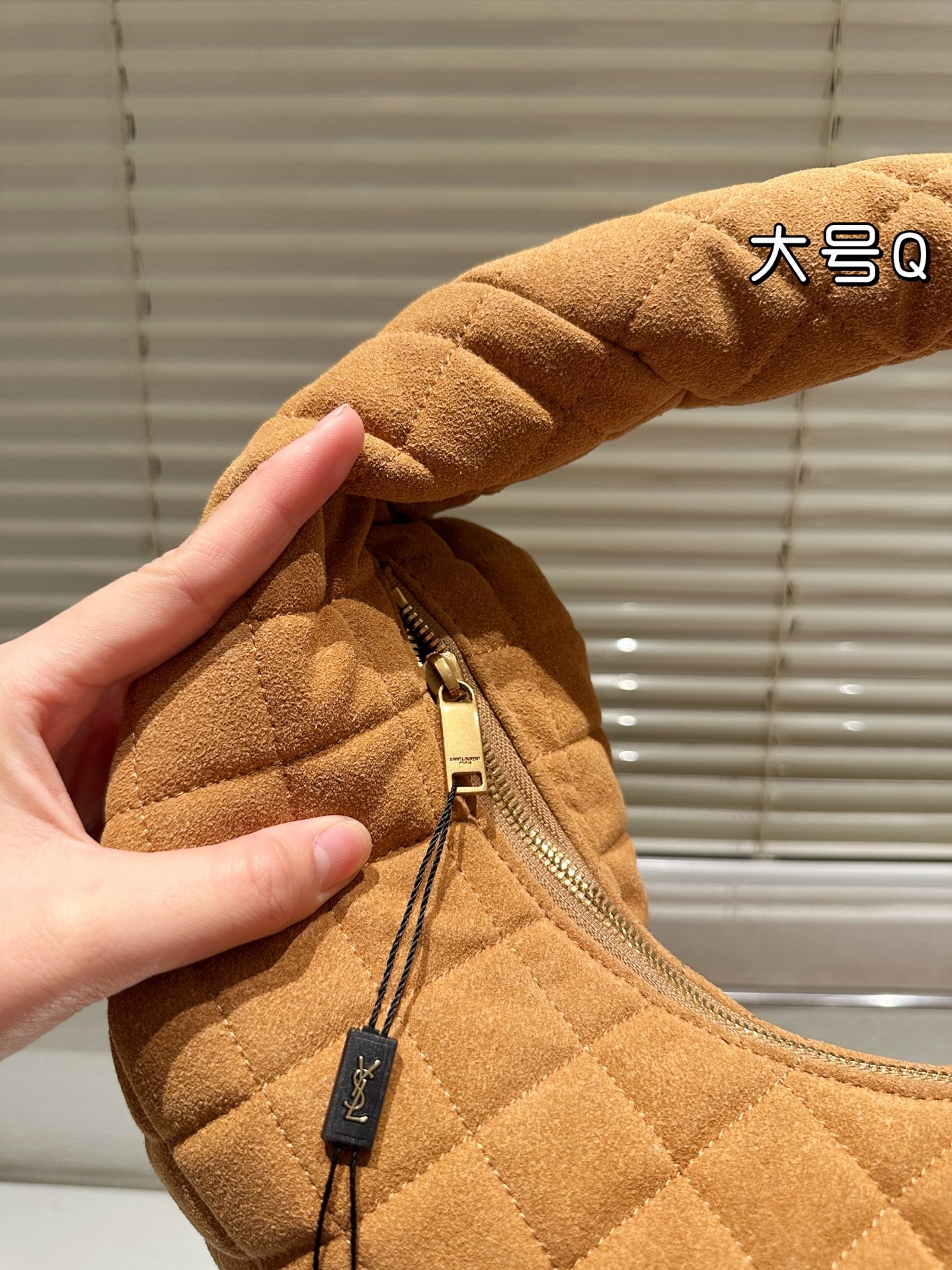 Sac à main HOBBO en daim matelassé Saint Laurent Icare