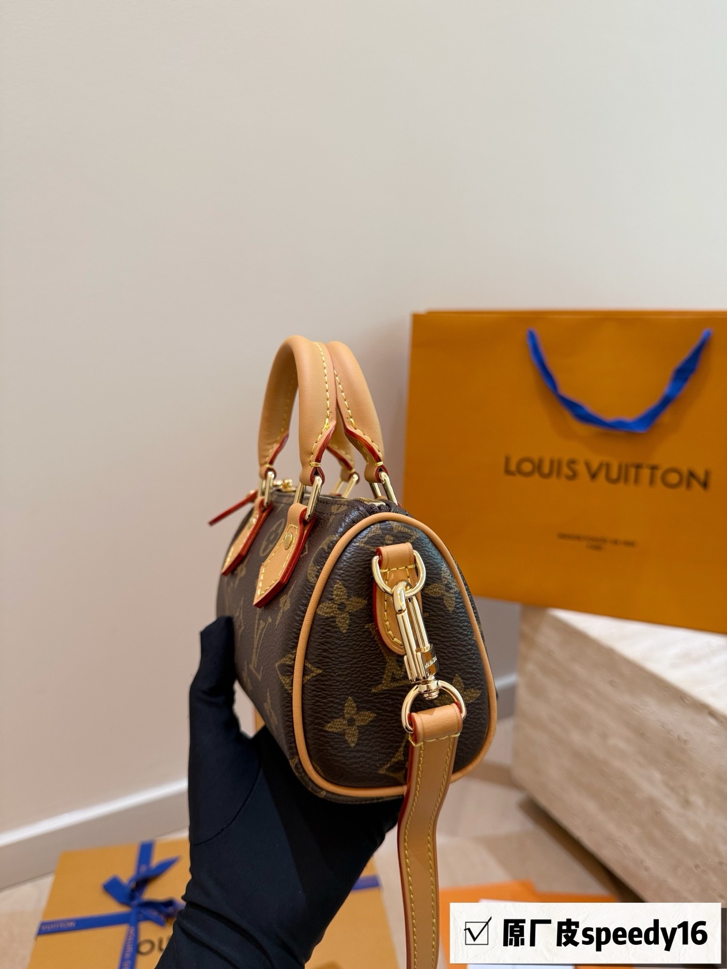 (Louis Vuitton) Nano Speedy handbag.