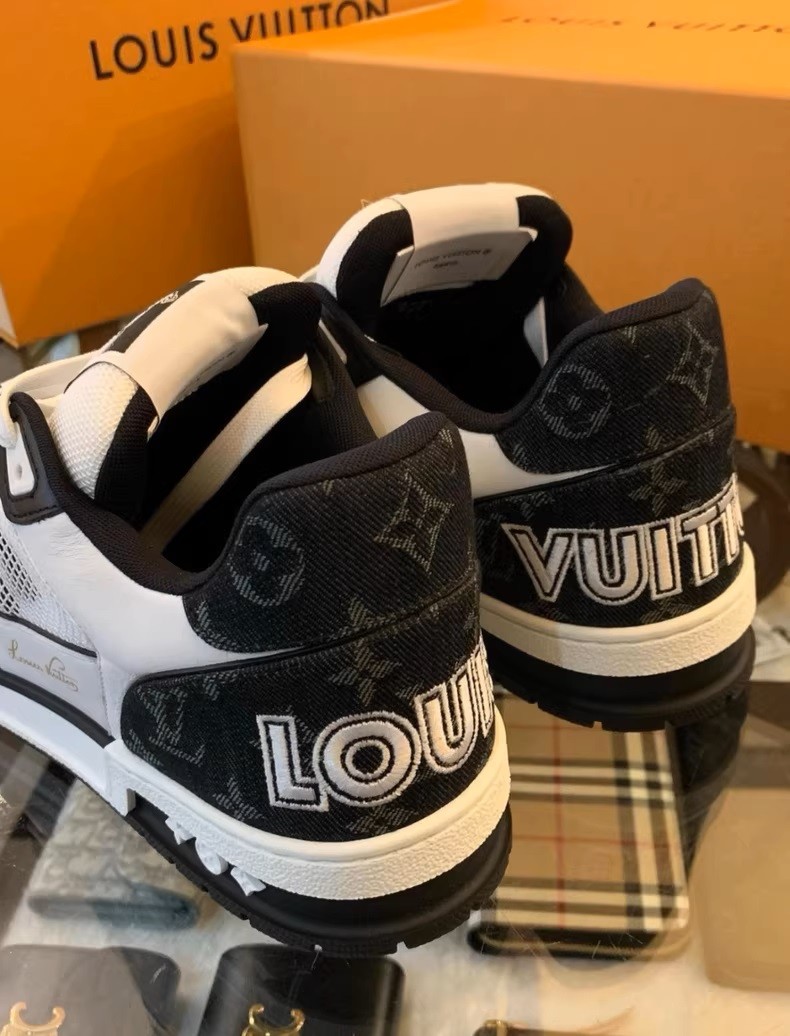 (Louis Vuitton) LV Trainer sneakers in black and white colorway with Velcro closure