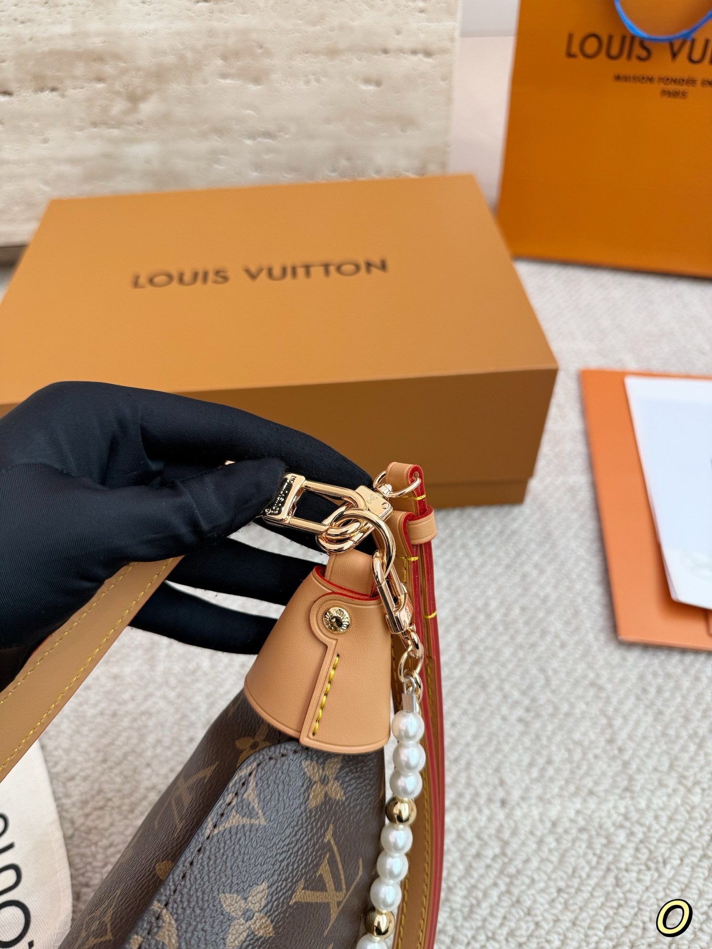 （Louis Vuitton）Pochette Mia