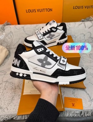 (Louis Vuitton) LV Trainer sneakers in black and white colorway with Velcro closure