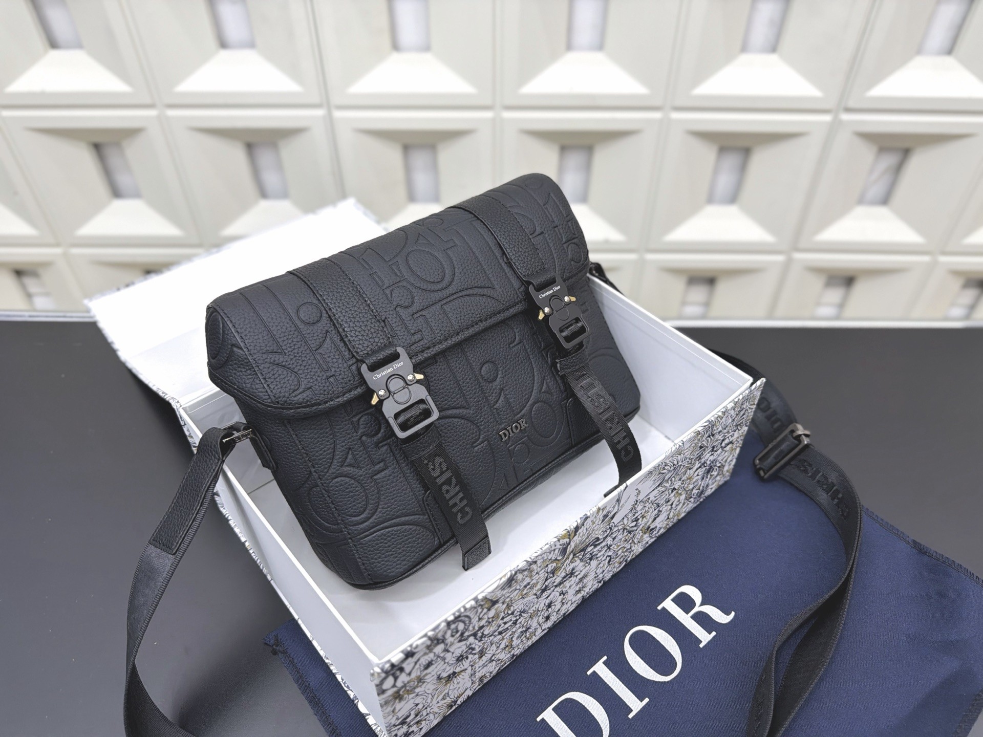 Dior Hit the Road