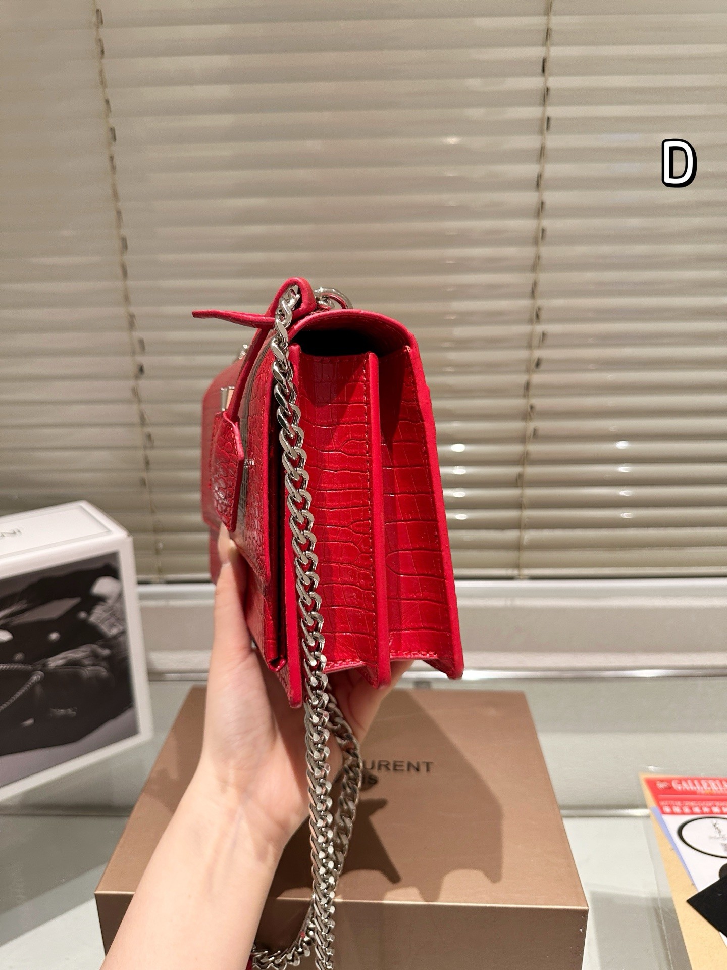 Sac Sunset moyen en crocodile embossé Saint Laurent.