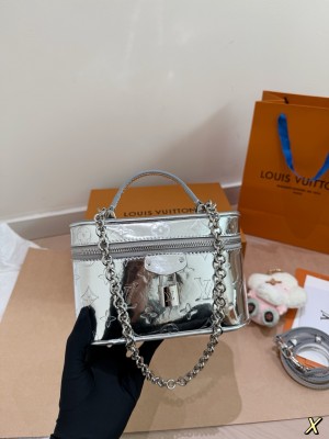 （Louis Vuitton）Vanity Chain Pouch
