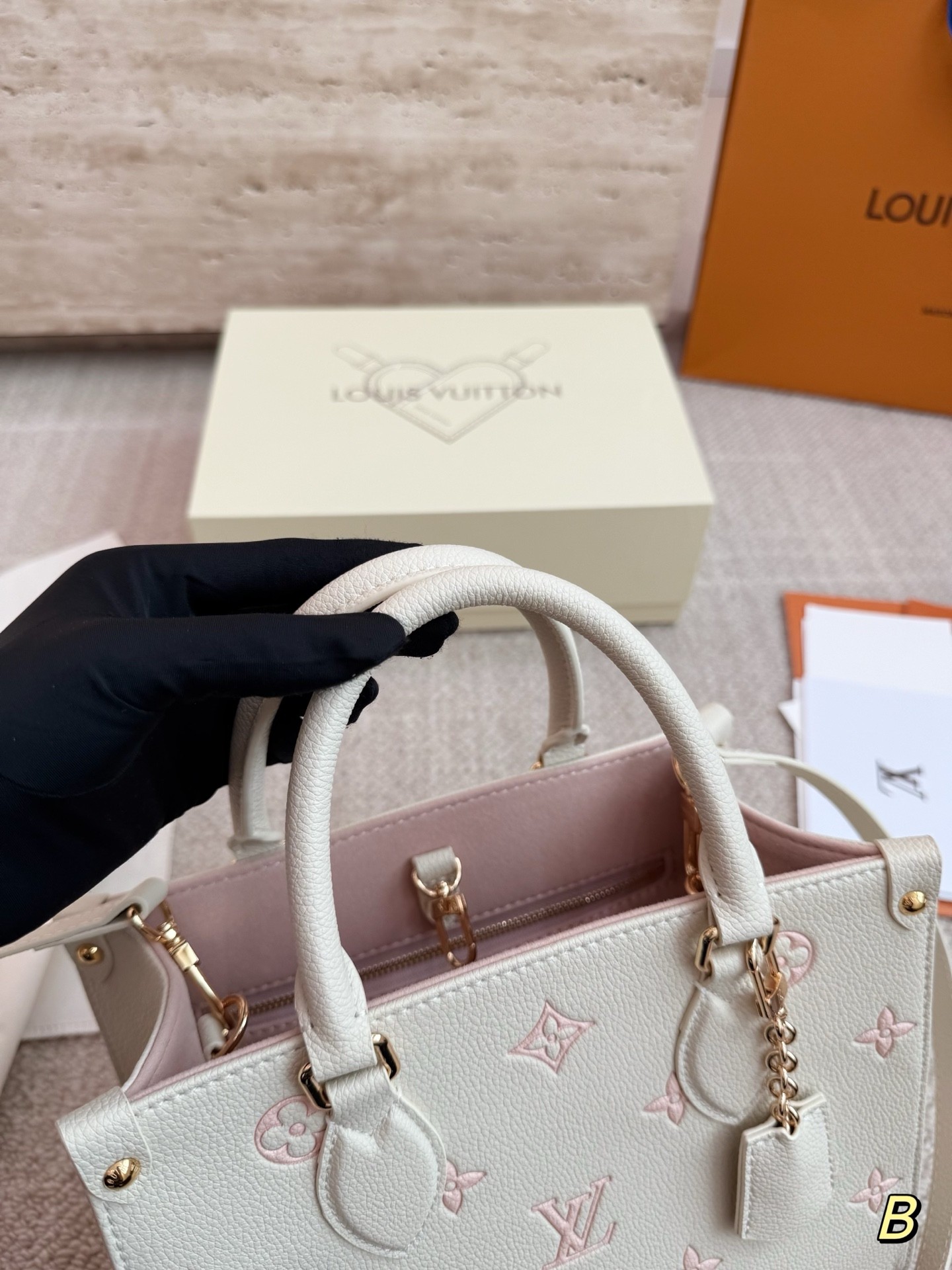 (Louis Vuitton) OnTheGo PM