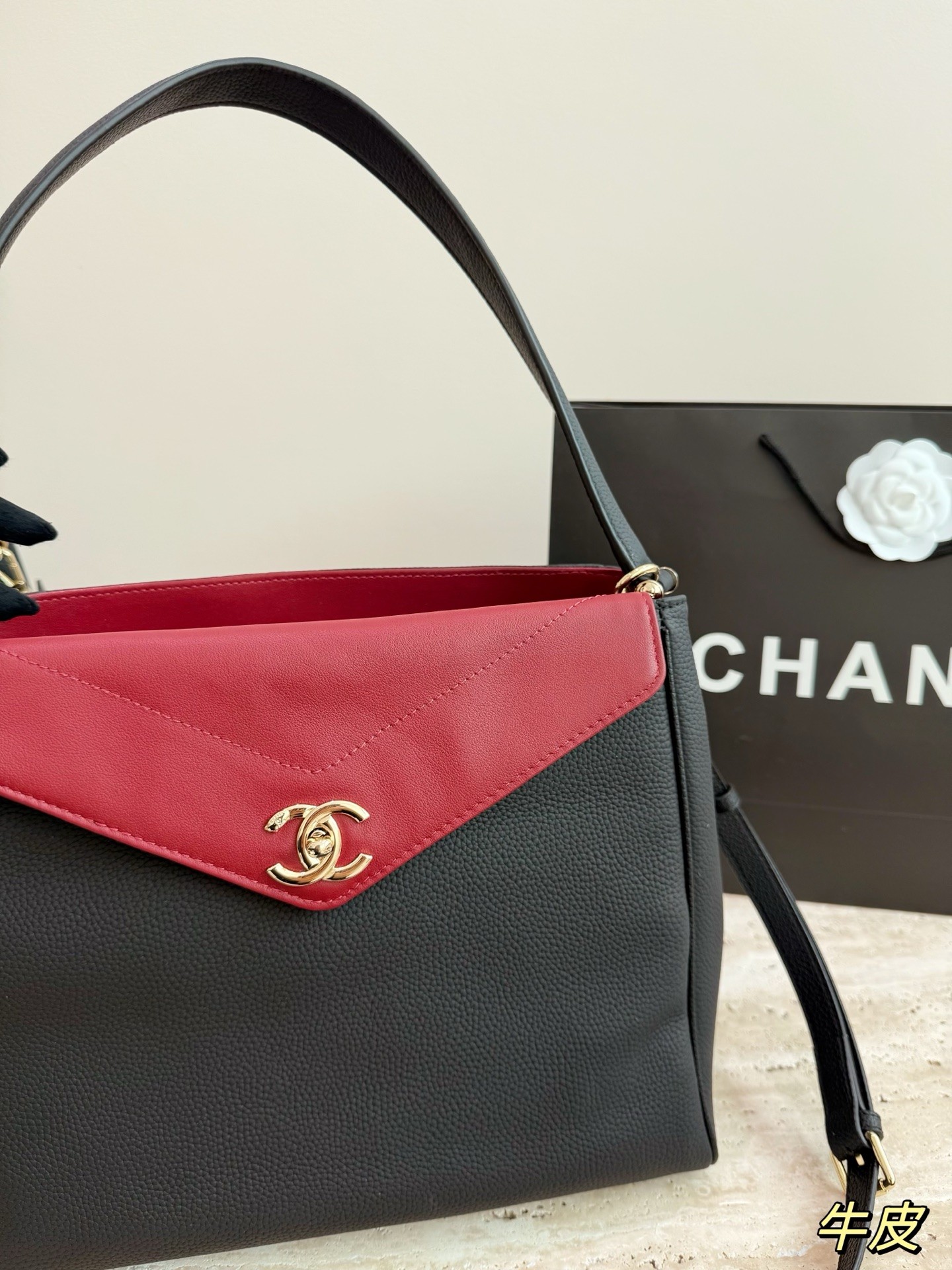 (Chanel) handbag