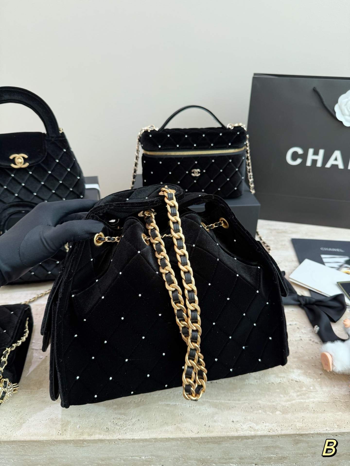 Sac seau en velours à cordon Chanel