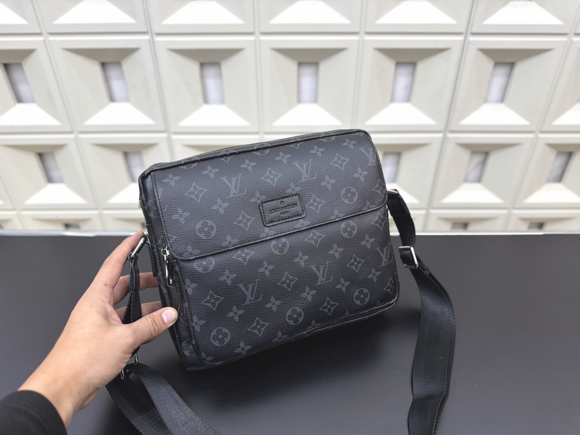 （Louis Vuitton）Monogram Macassar District PM