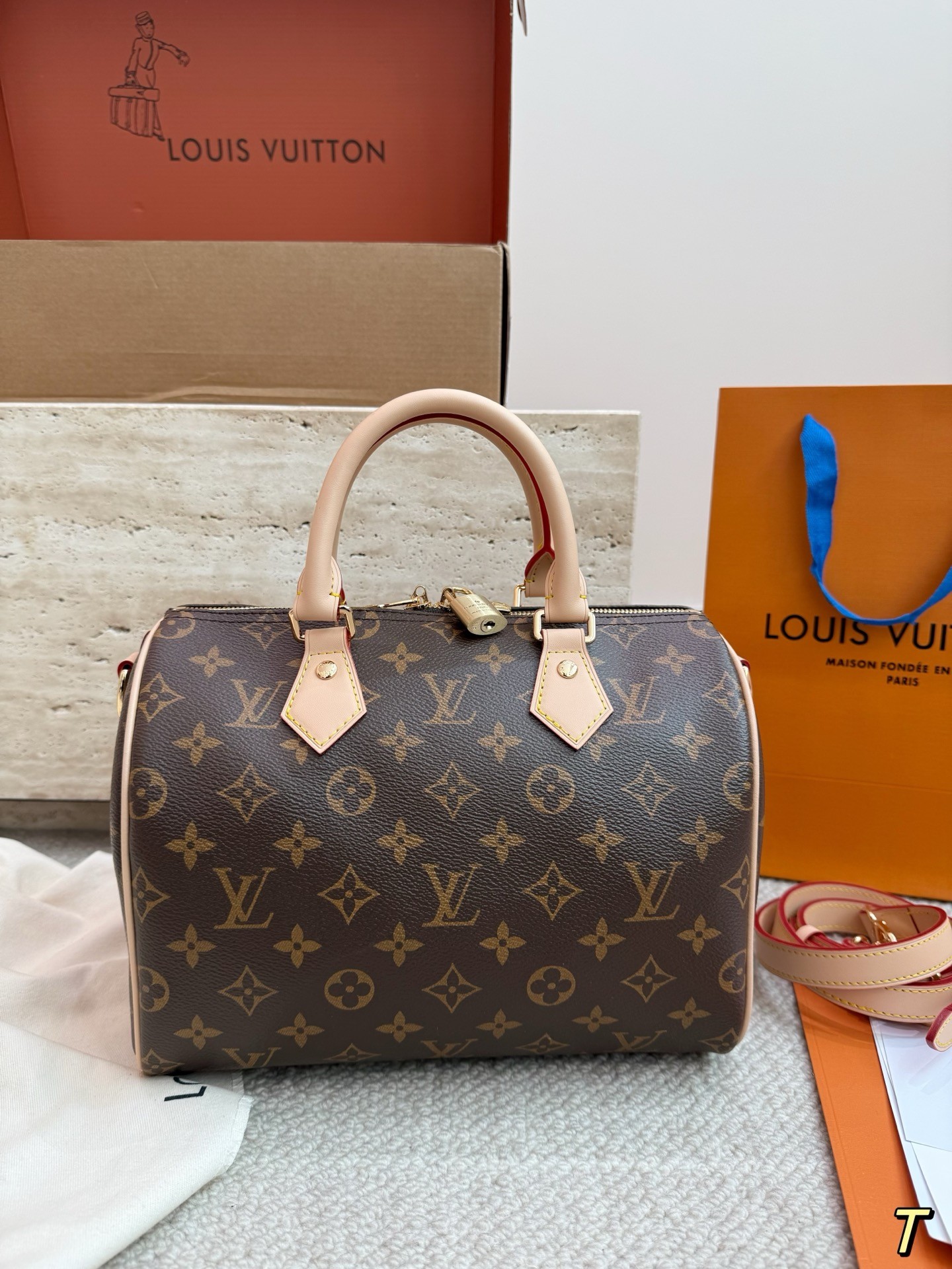 （Louis Vuitton）Monogram Speedy Bandoulière