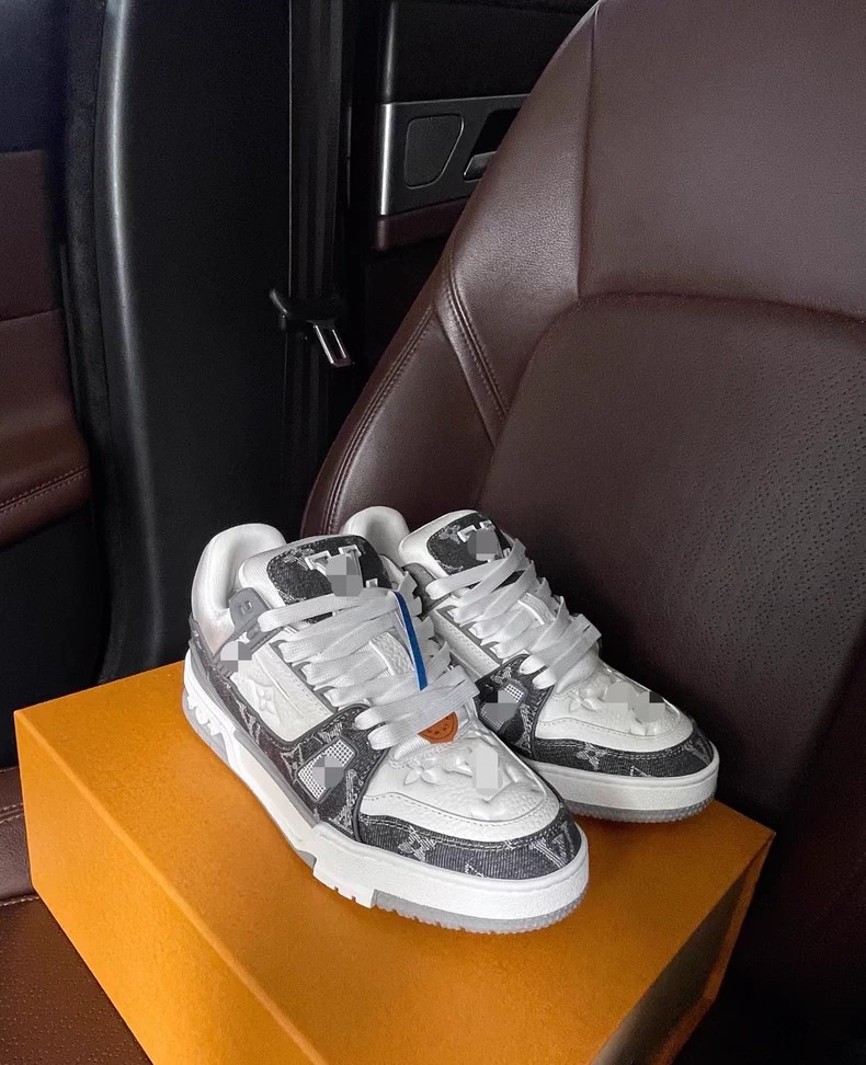 (Louis Vuitton) LV Trainer sneakers.