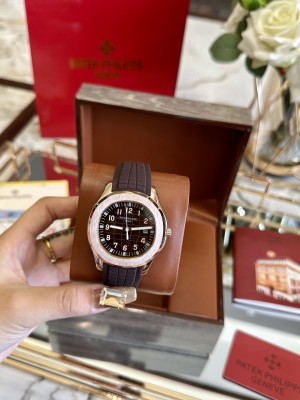 Patek Philippe Aquanaut Men's Automatic Wristwatch