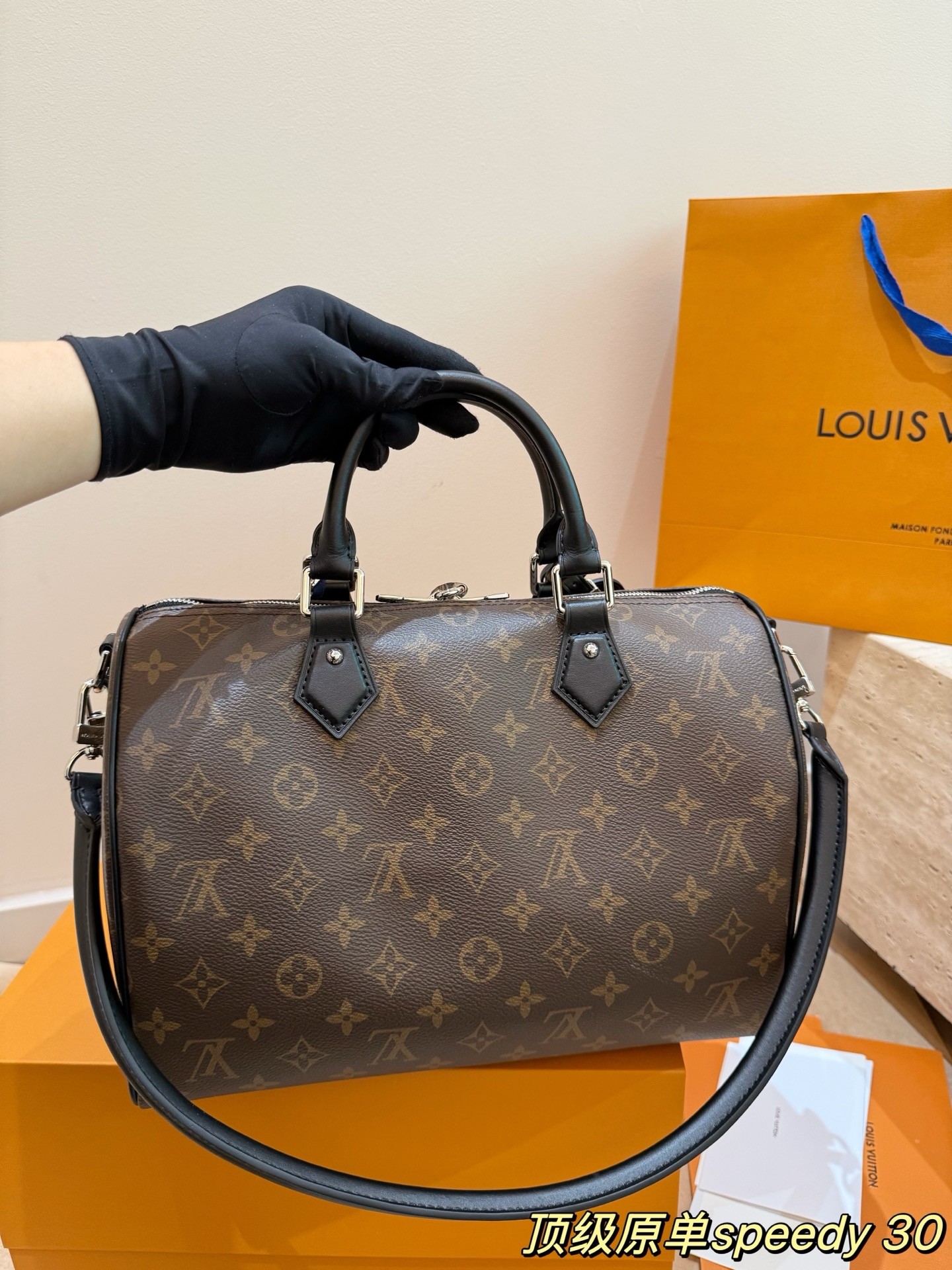 （Louis Vuitton） Speedy Soft 30 Dark。