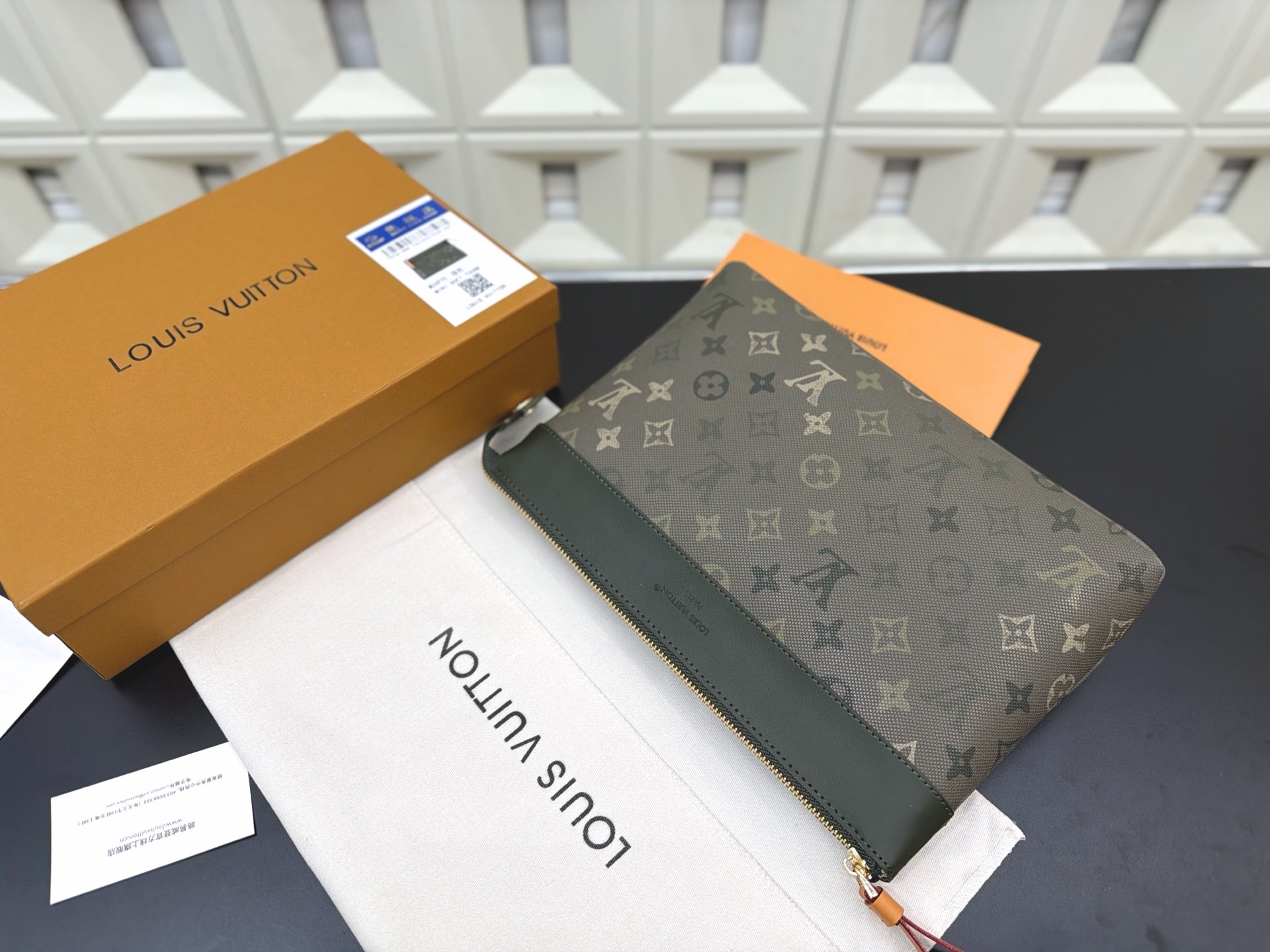 (Louis Vuitton) Clutch