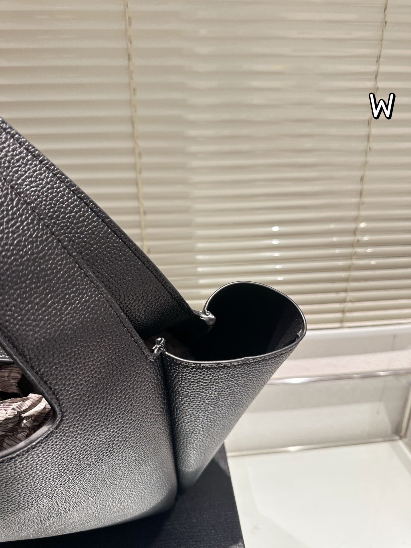 Sac cabas en cuir grainé Le 5 à 7 de Saint Laurent.