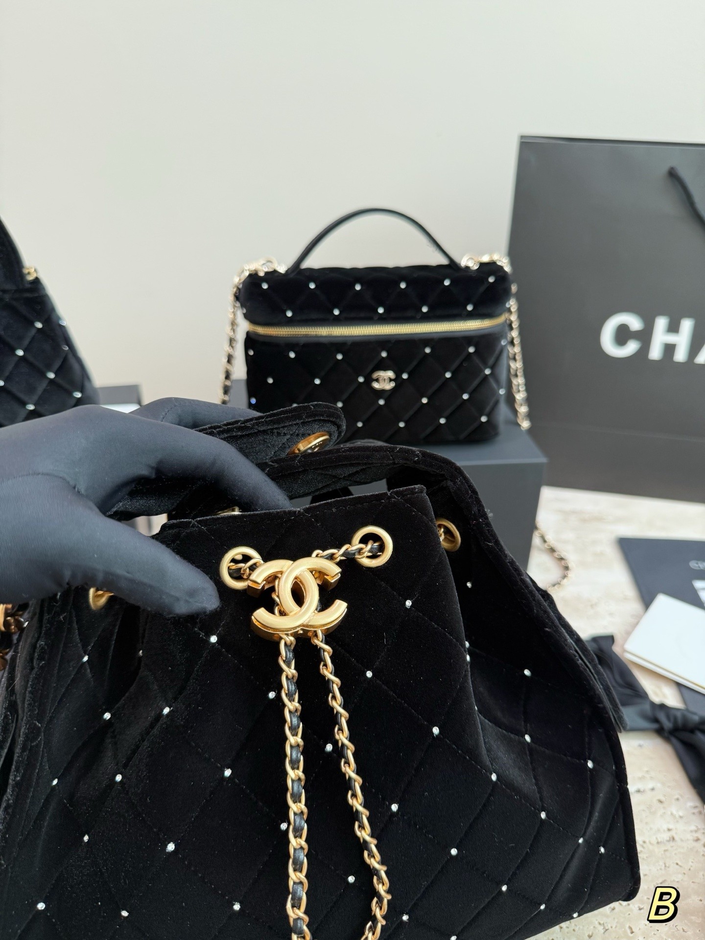 Sac seau en velours à cordon Chanel