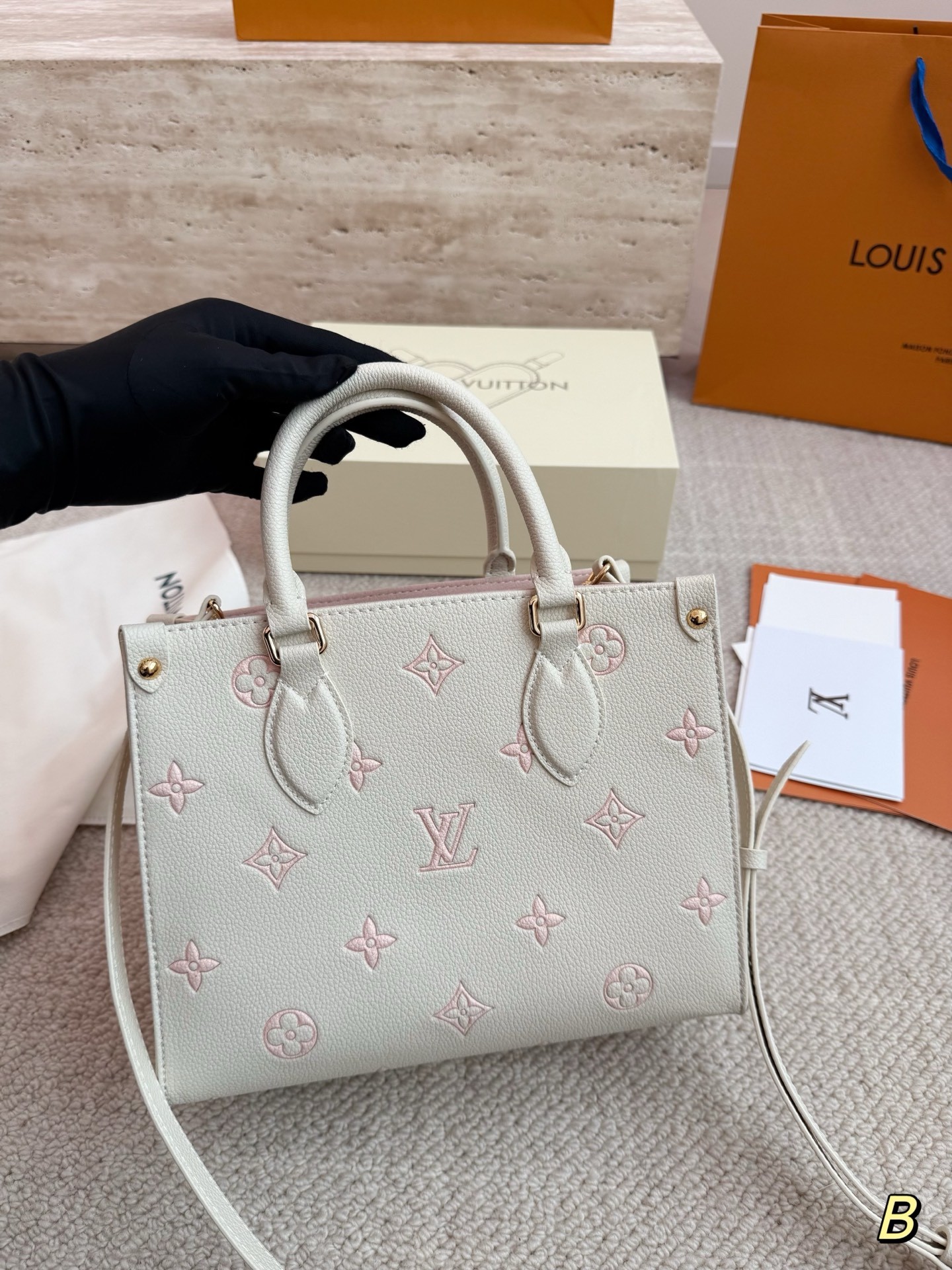 (Louis Vuitton) OnTheGo PM