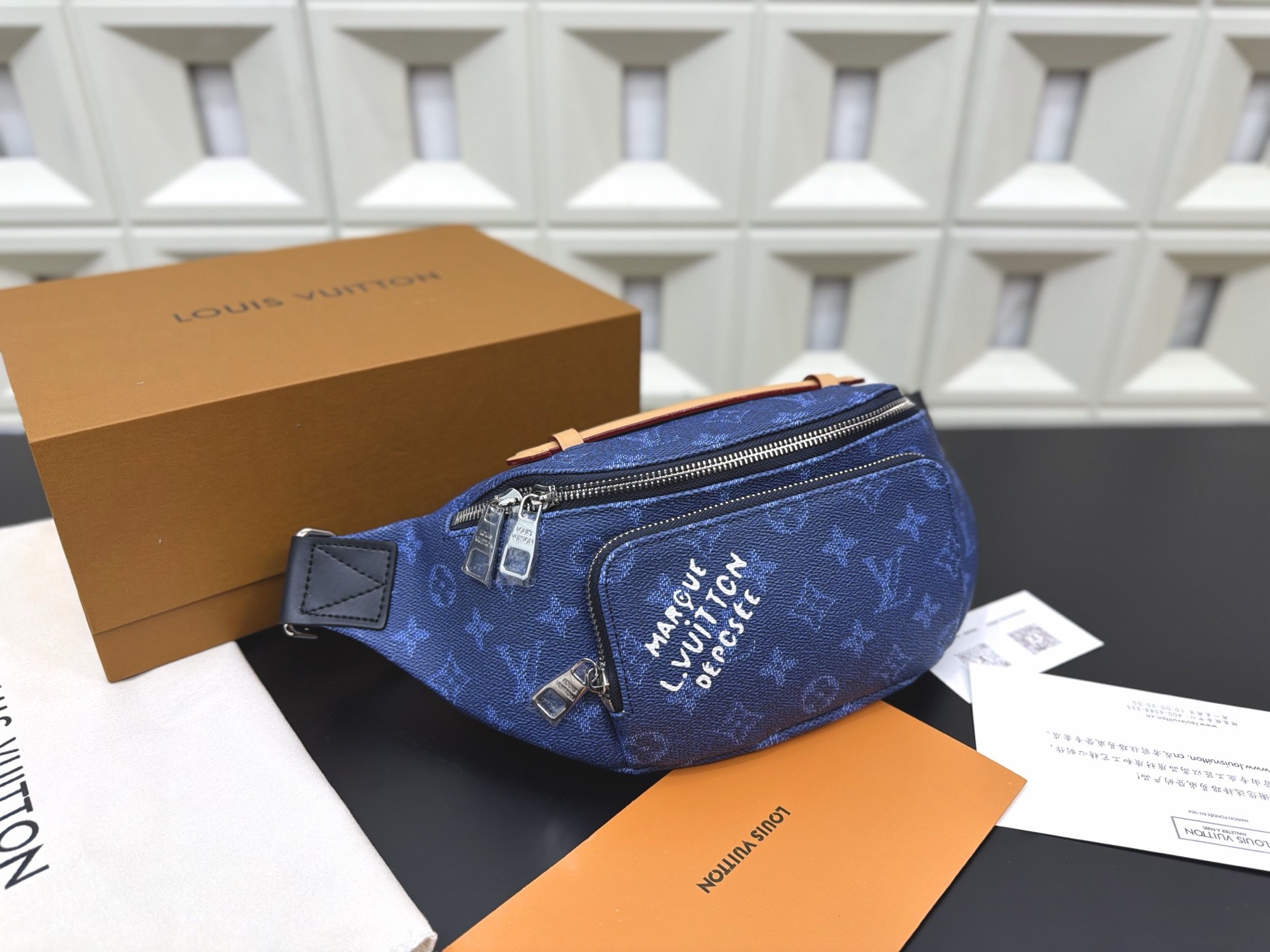 Louis Vuitton）Rush Bumbag